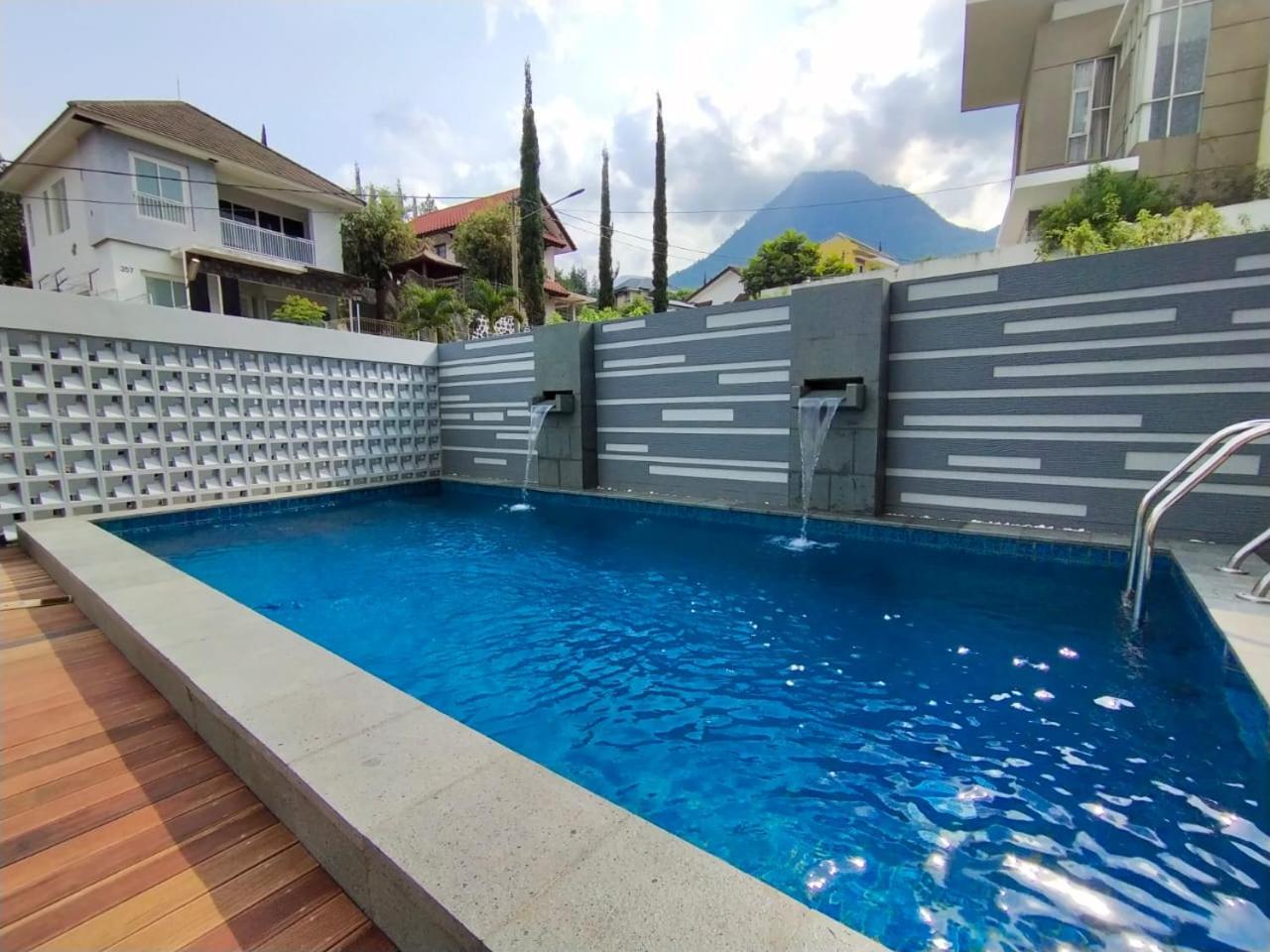 Four-Bedroom Villa - Photo 18