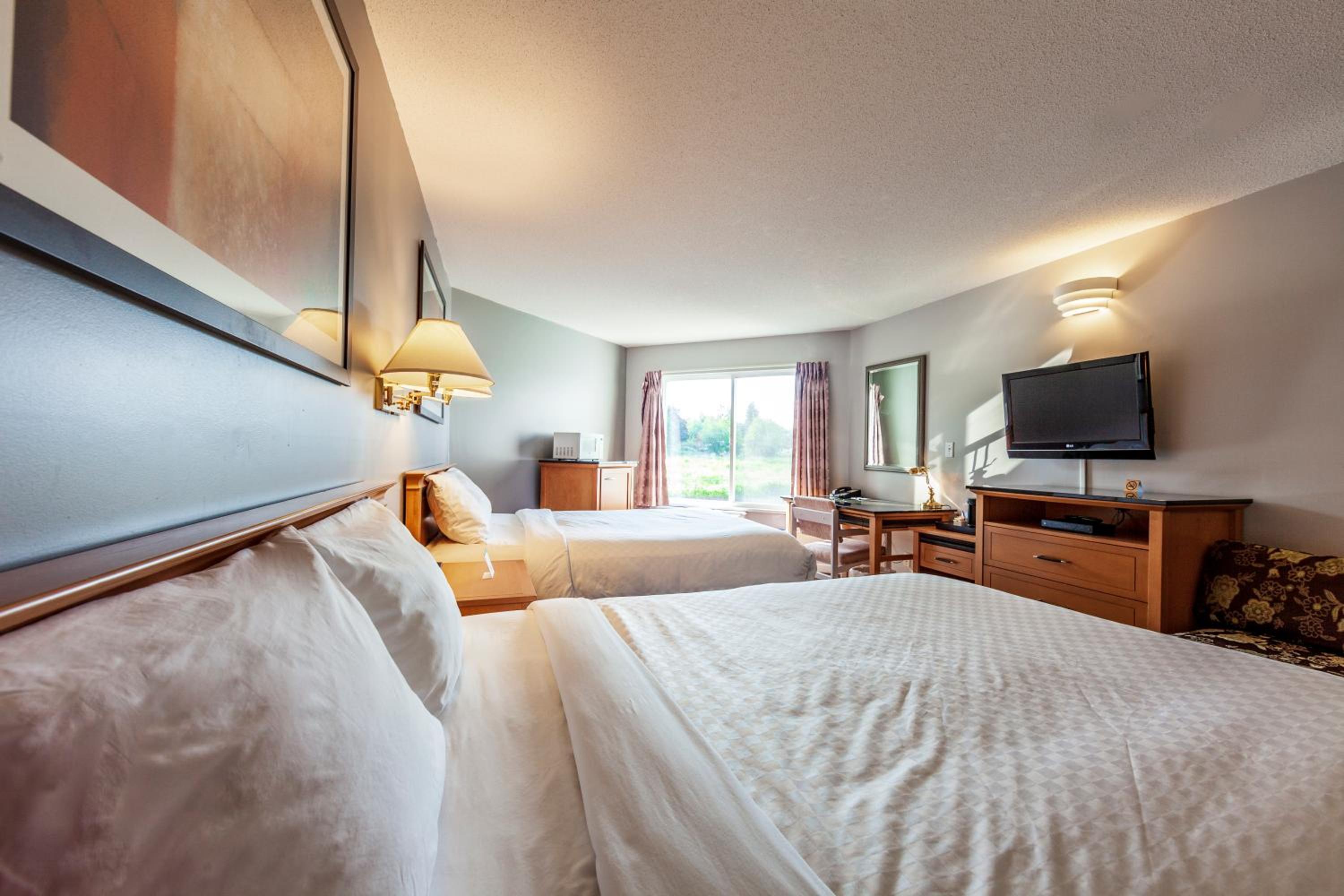 Queen Room With Two Queen Beds - Non-Smoking - Photo 1
