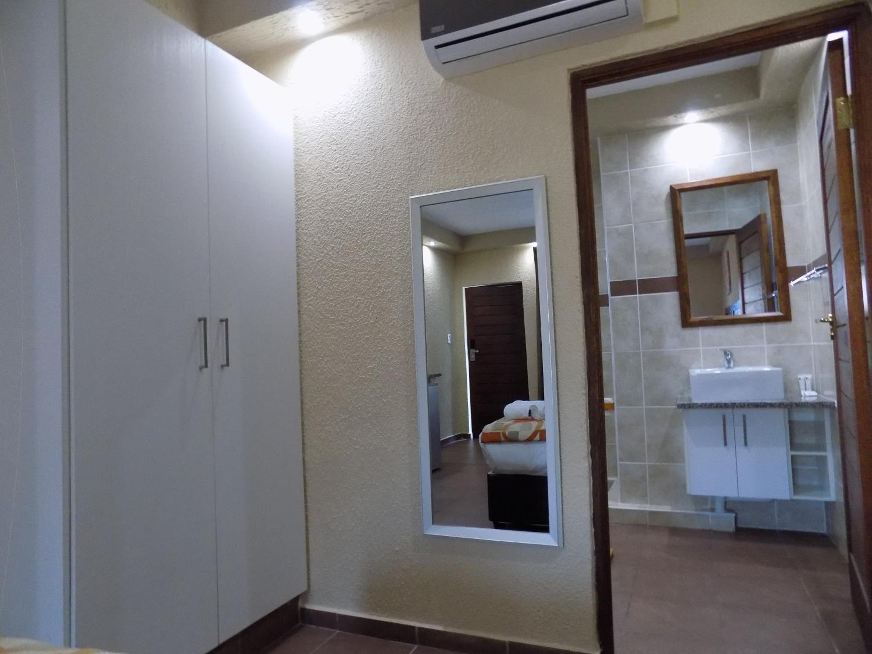 Suite - Photo 5