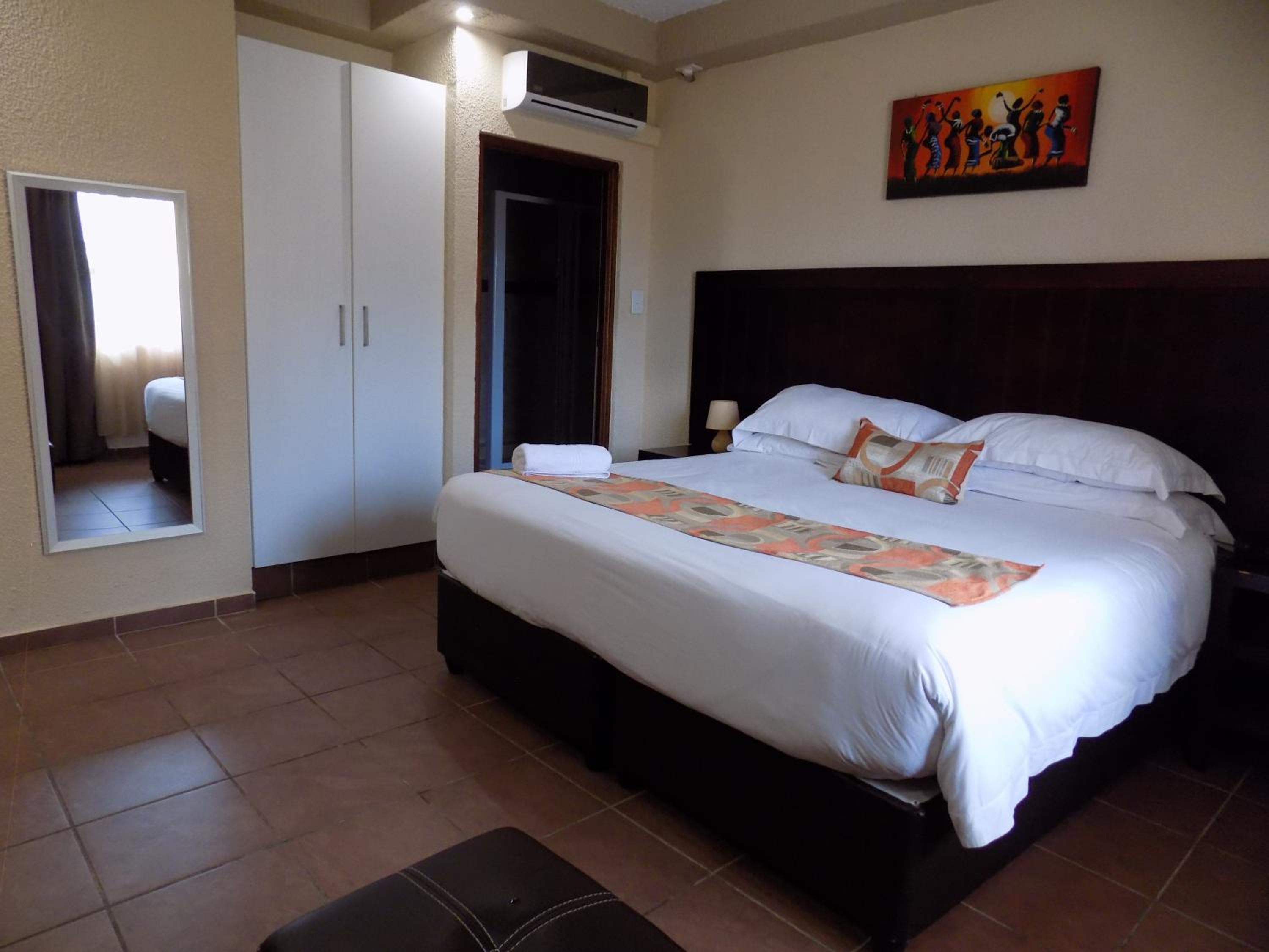 Suite - Photo 7