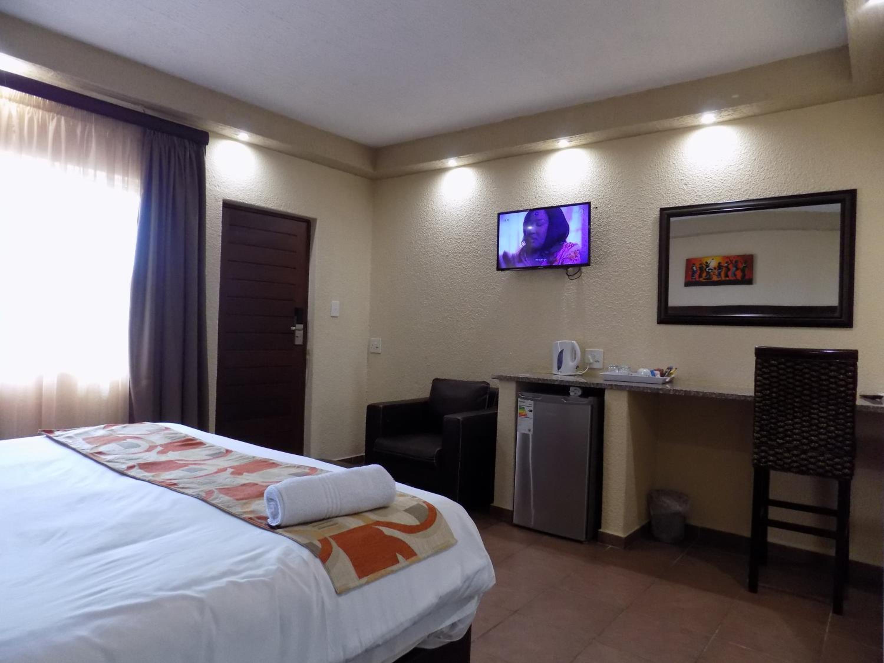 Suite - Photo 8