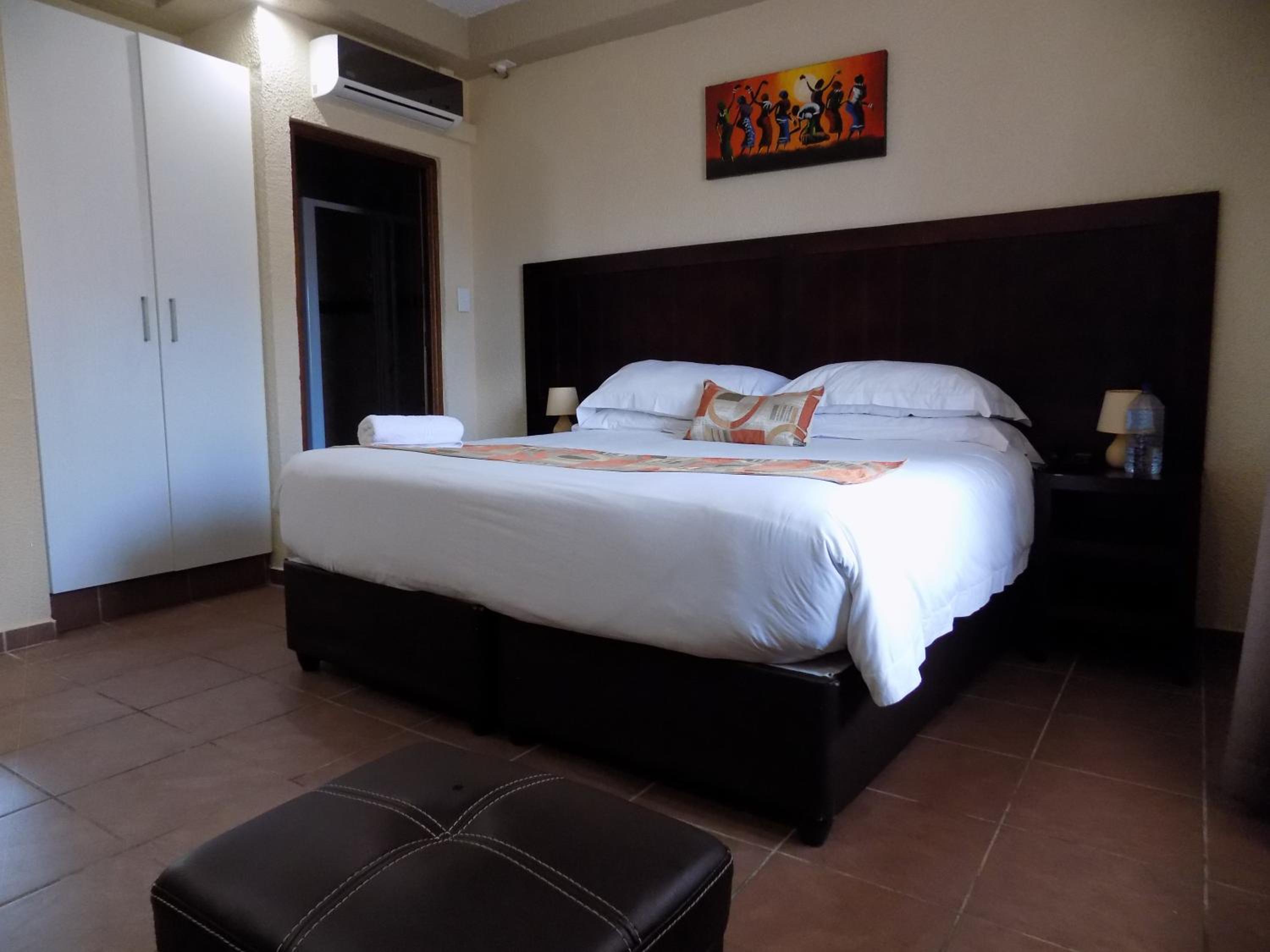 Suite - Photo 9