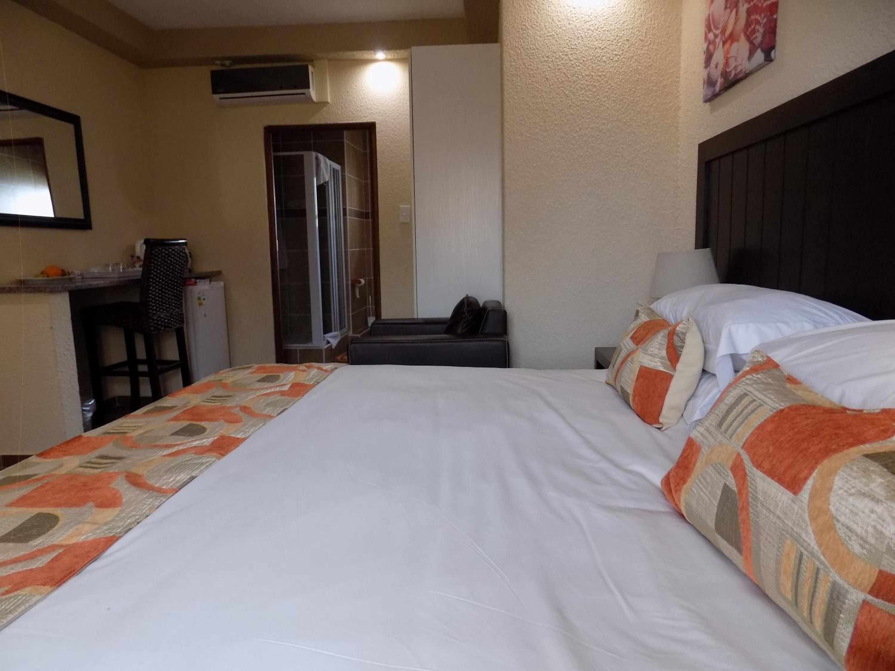 Suite - Photo 3