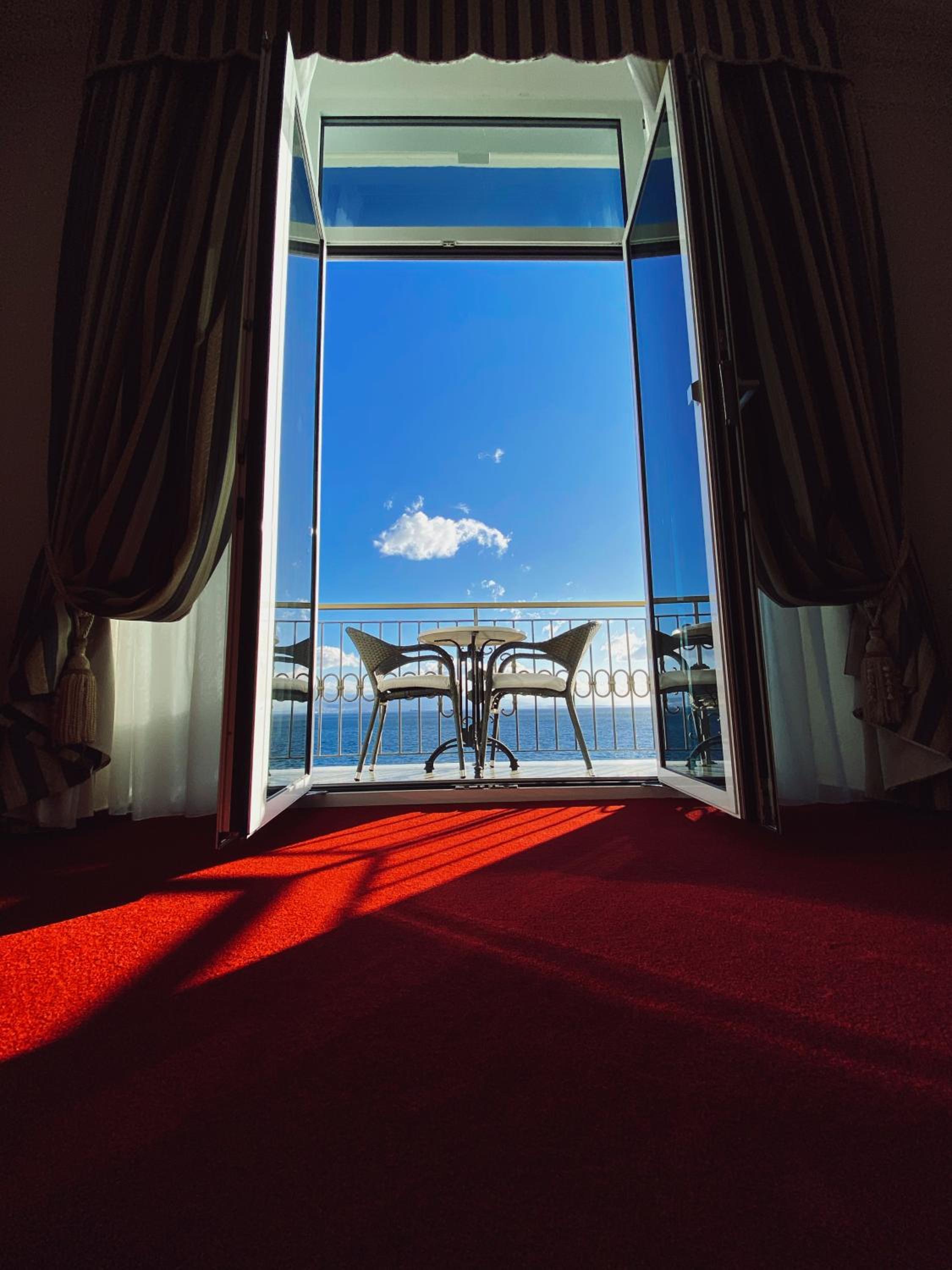 Superior Double Room with Balcony and Sea View - Photo 6