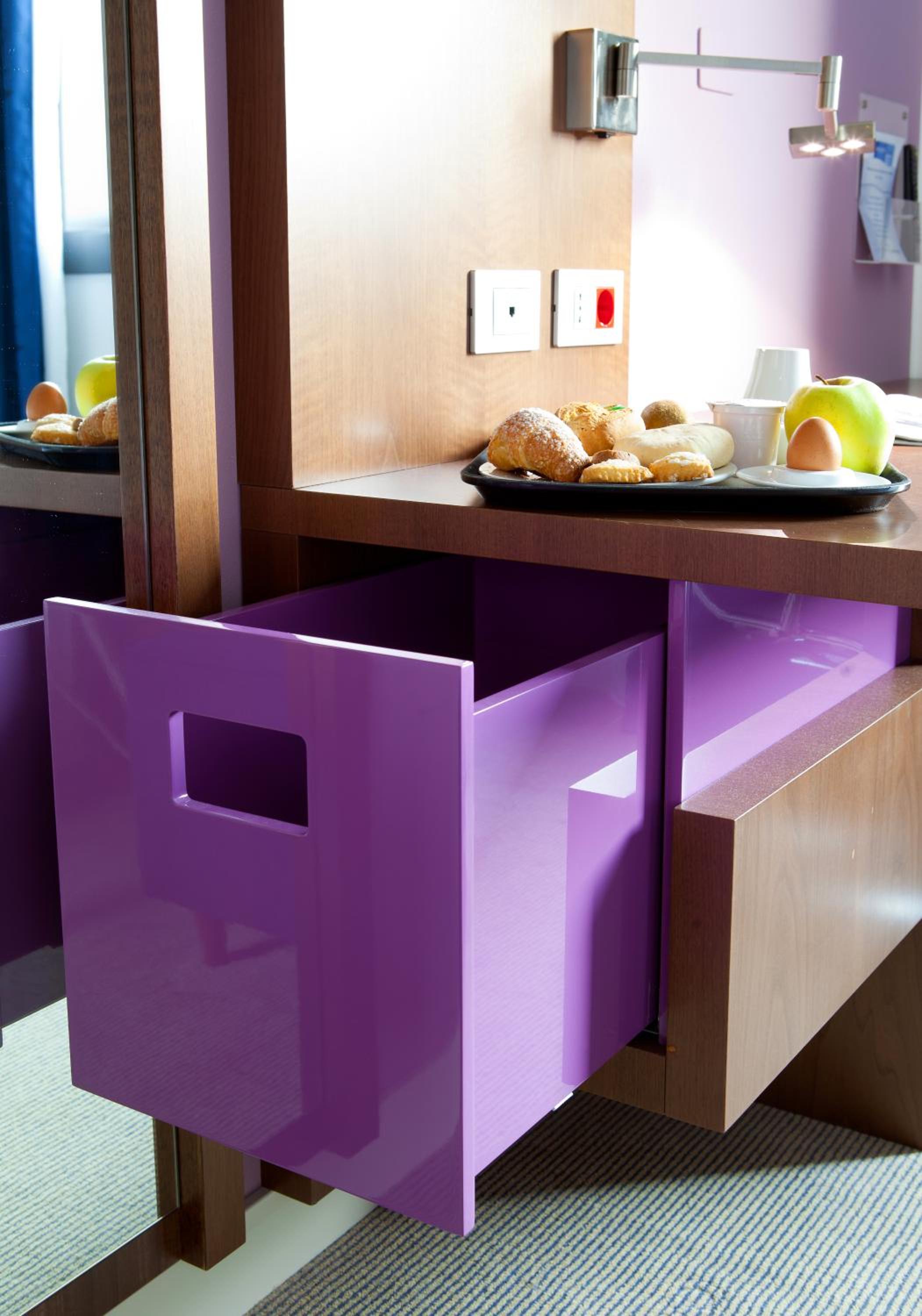 Standard Room with Free Breakfast - Photo 2