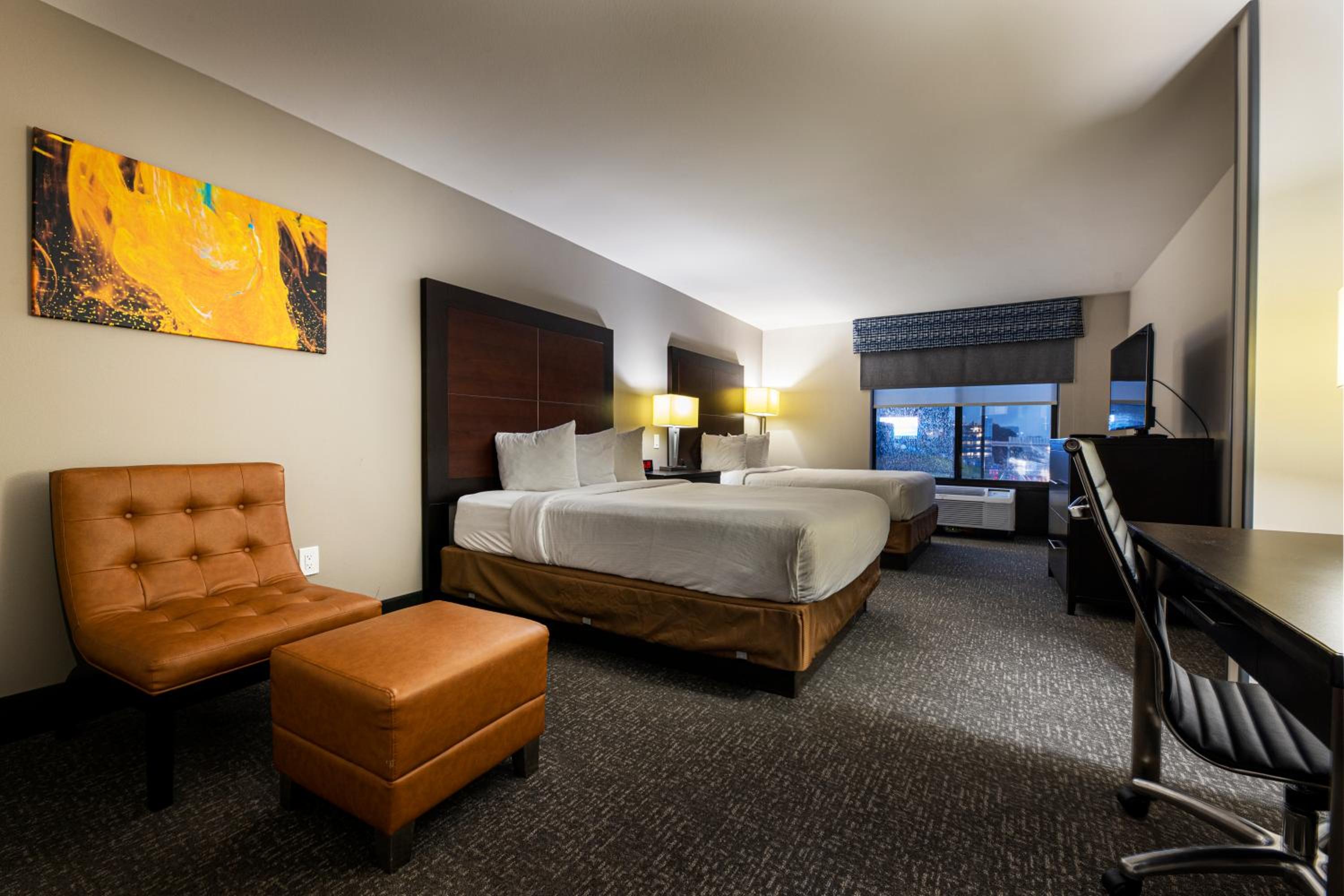 Queen Room with Two Queen Beds - Non-Smoking - Photo 1
