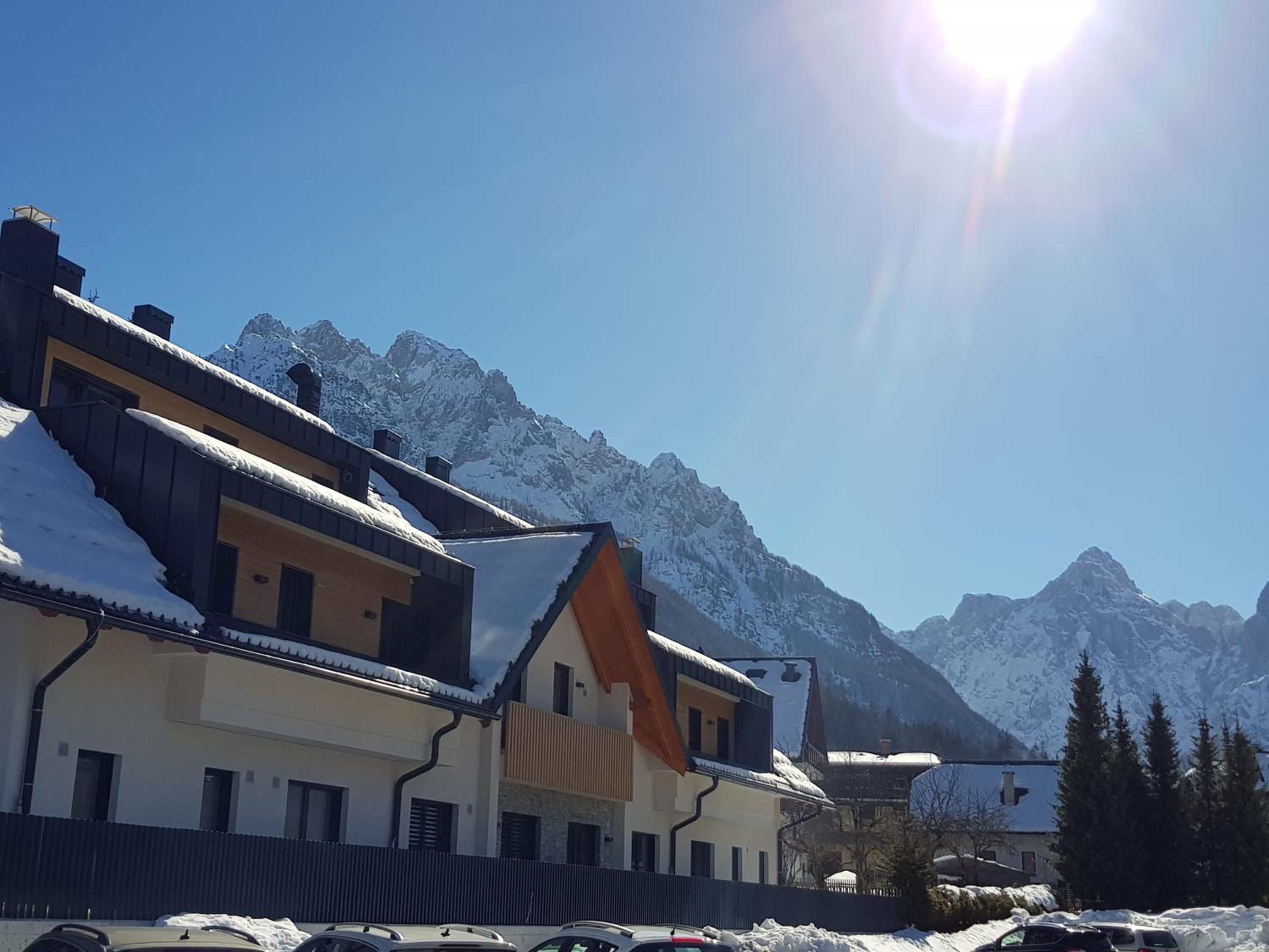 Apartment with Mountain View - Photo 2