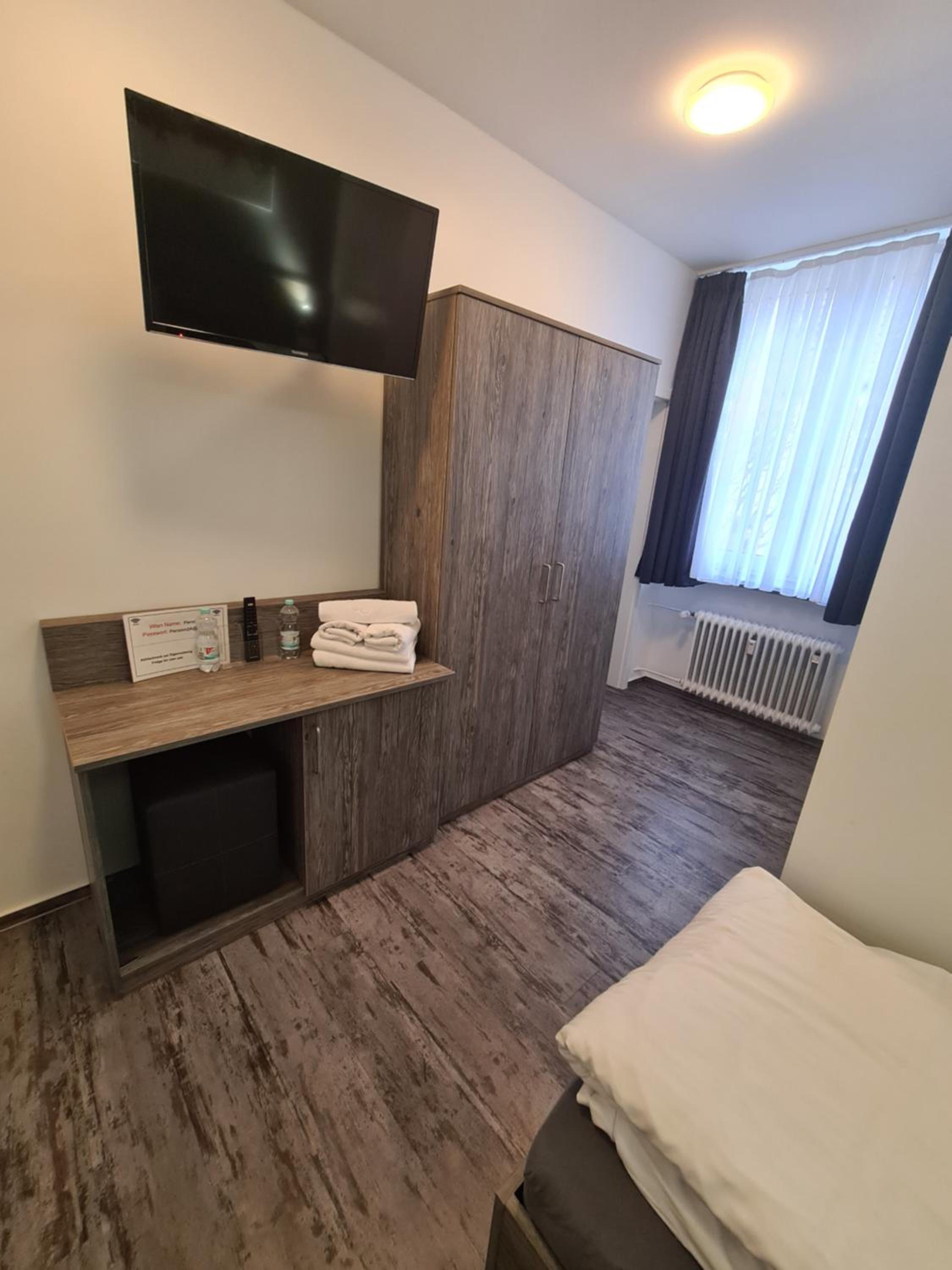 Standard Family Room - Photo 3