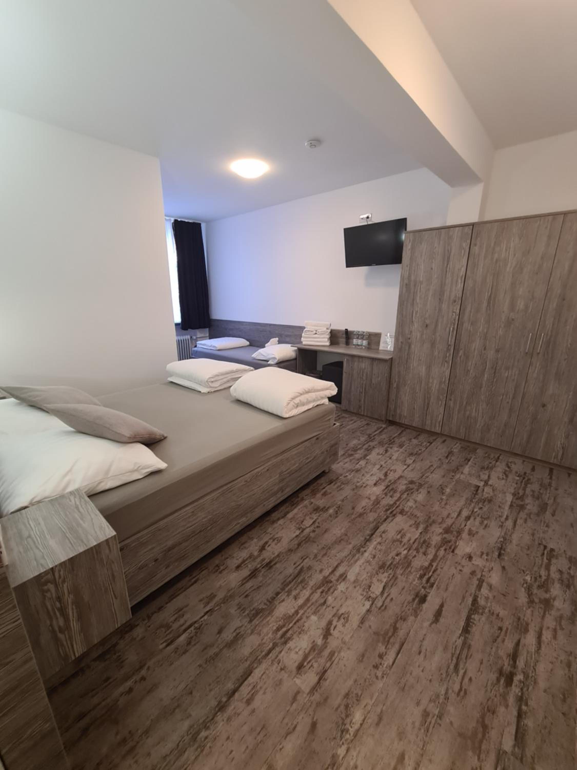 Budget Triple Room - Photo 7