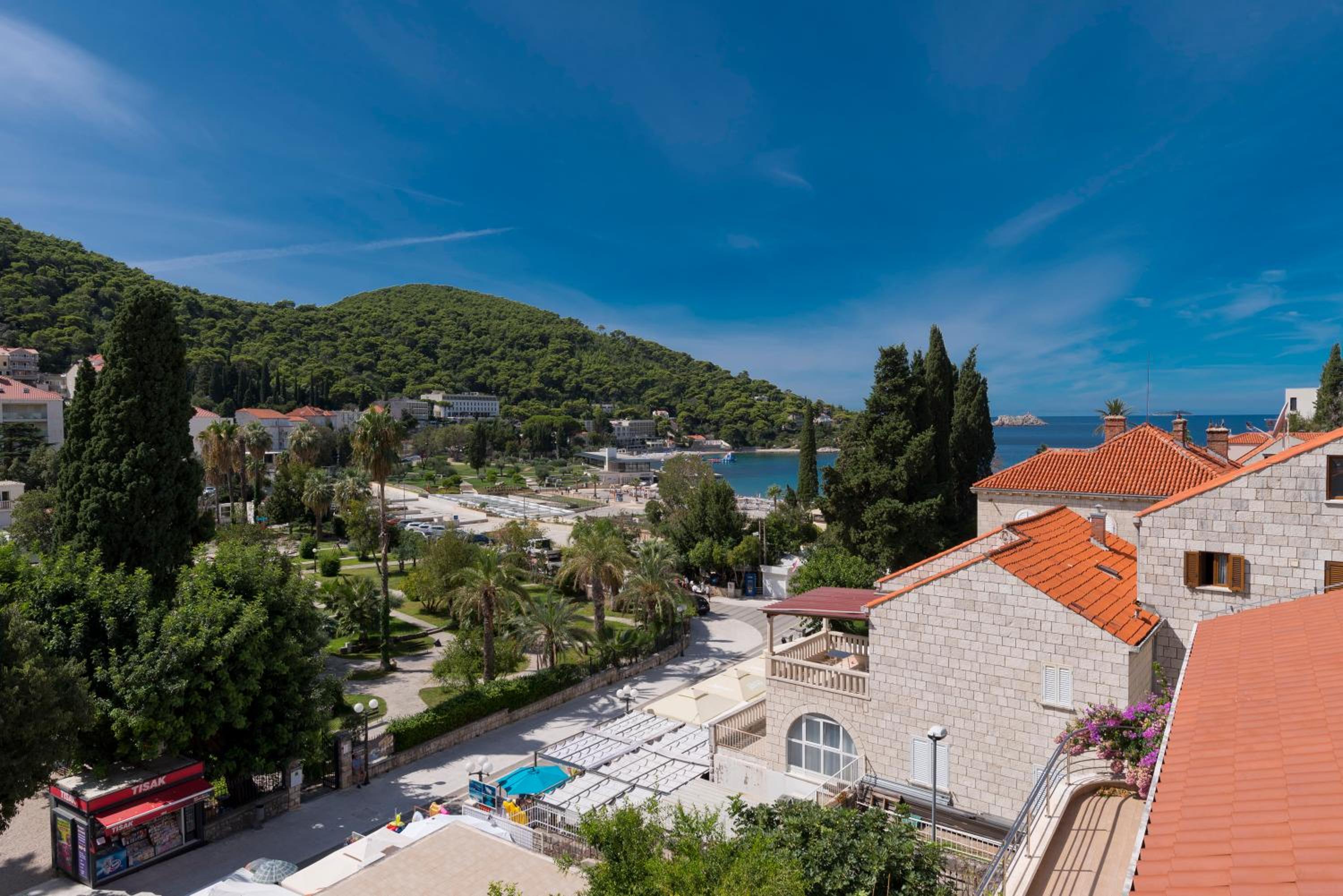 Double or Twin Room with Partial Sea View photo 3