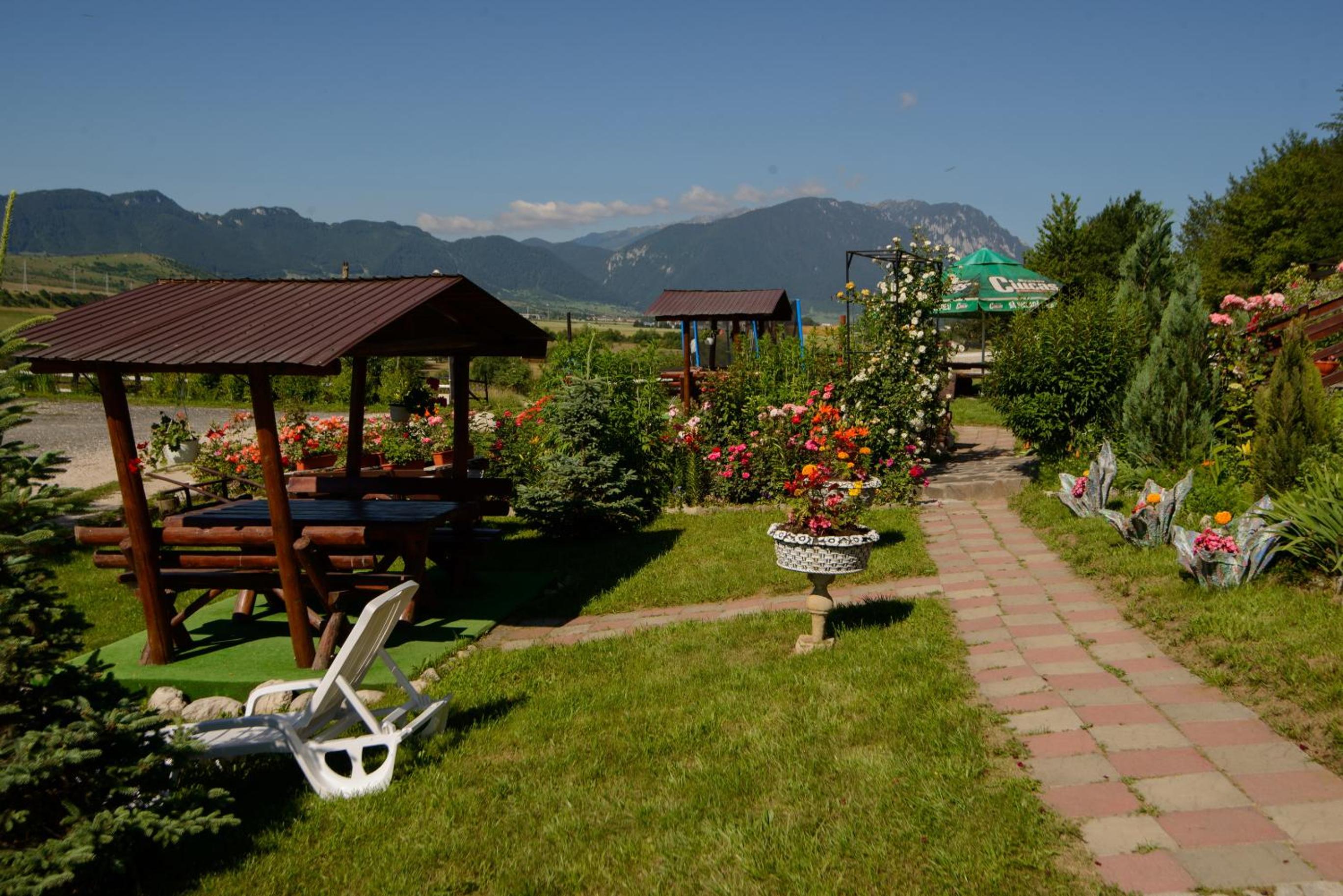 Two-Bedroom Suite with Mountain View - Photo 13