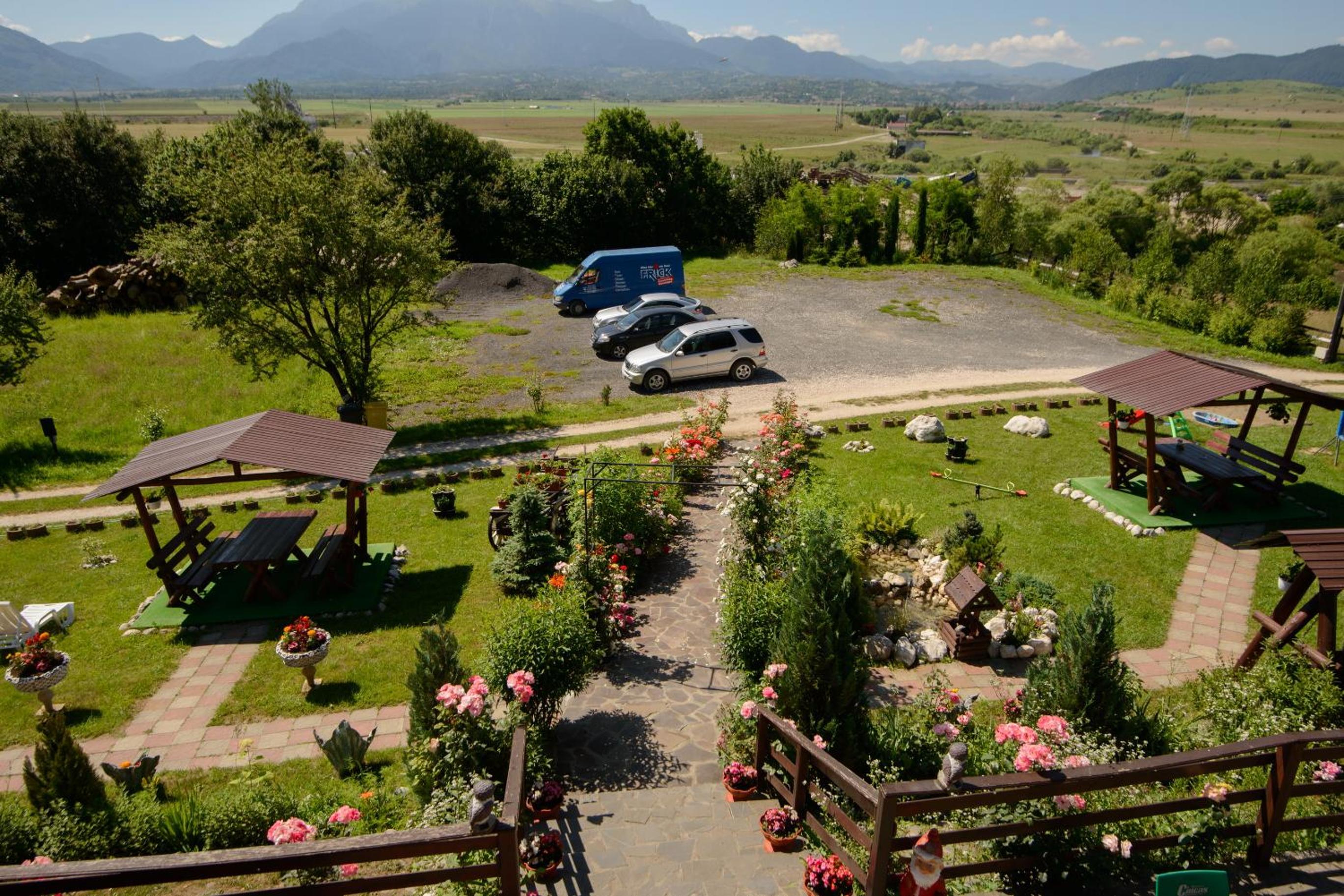 Two-Bedroom Suite with Mountain View - Photo 12