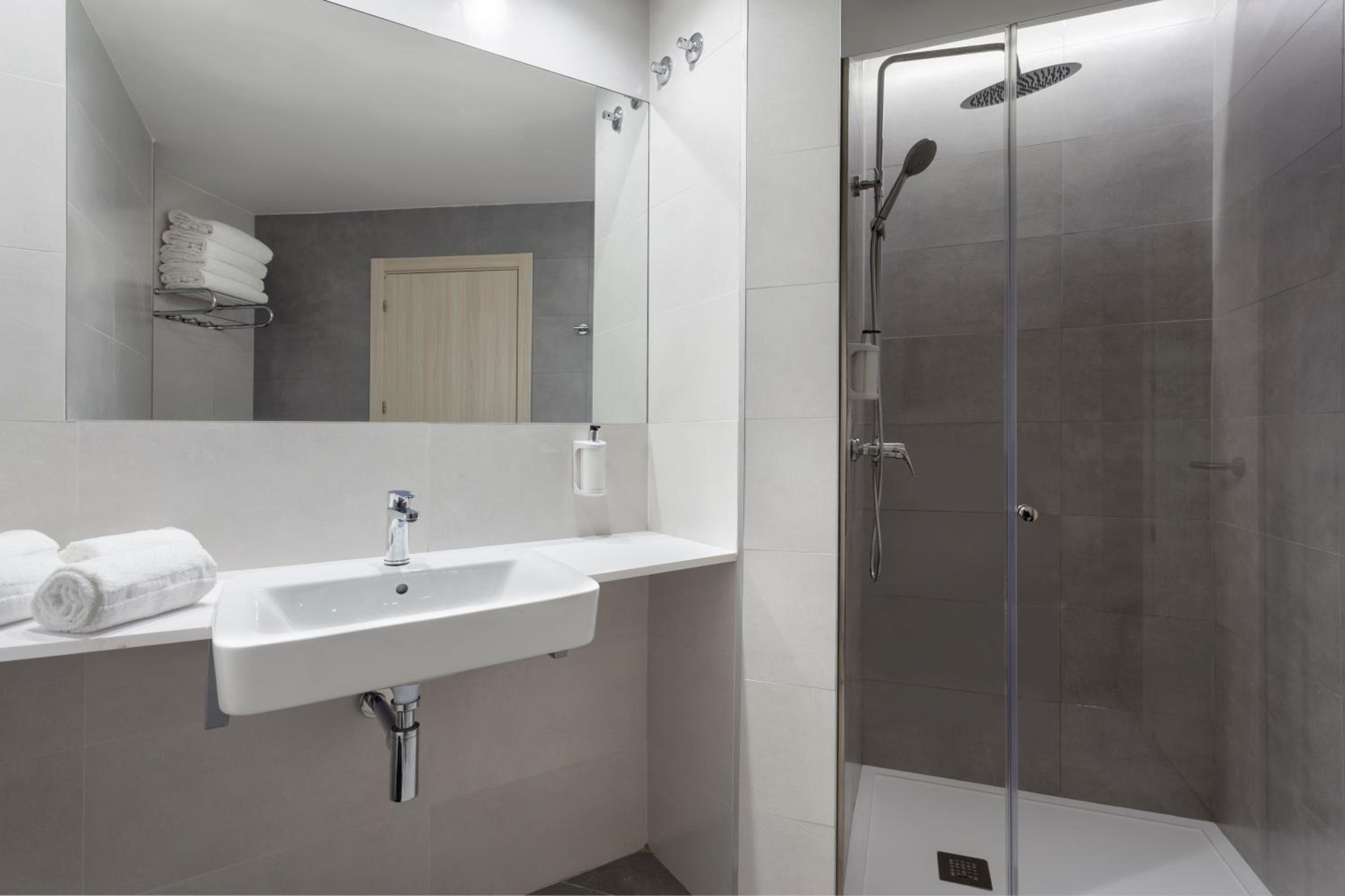Double Room - Photo 7