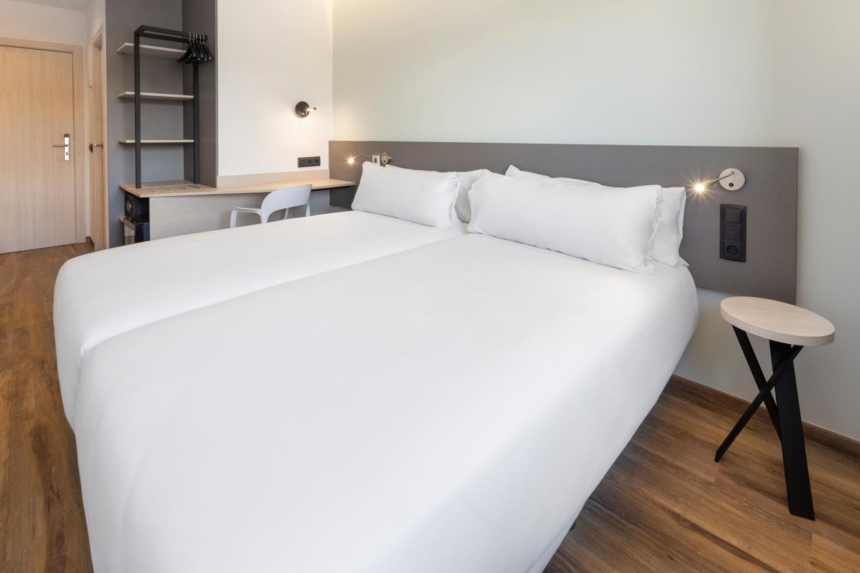 Twin Room - Photo 1