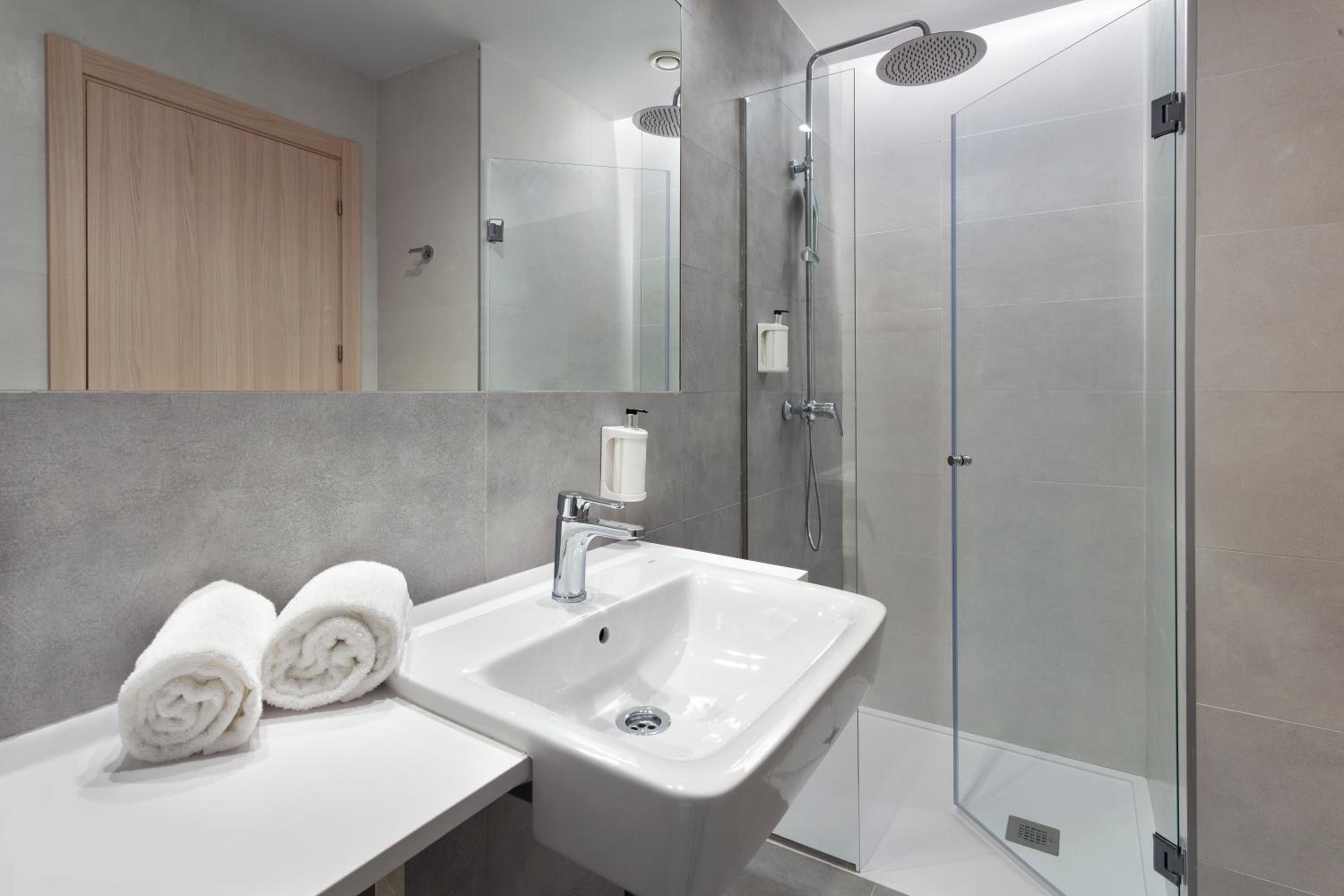 Double Room - Photo 8
