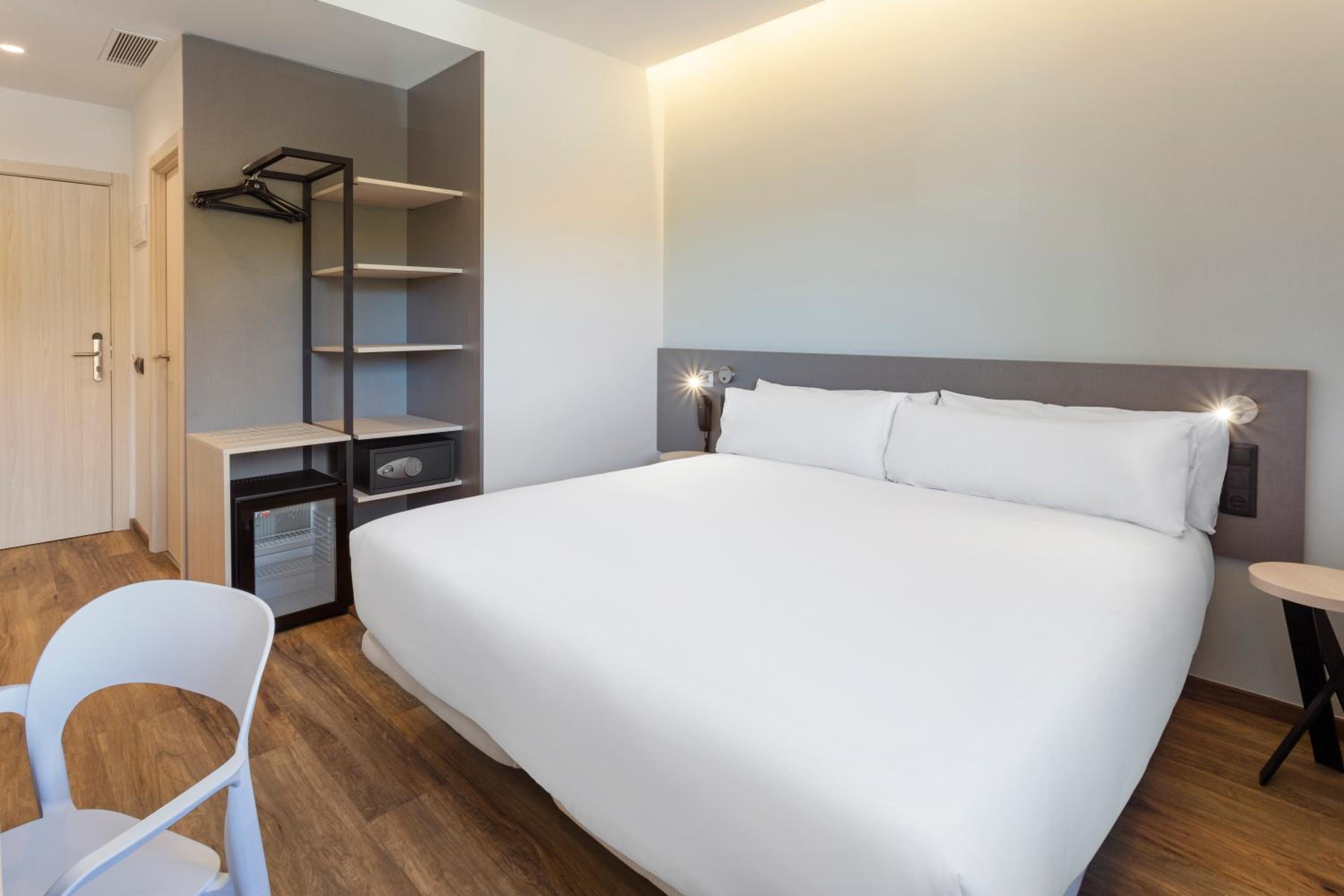Double Room - Photo 6