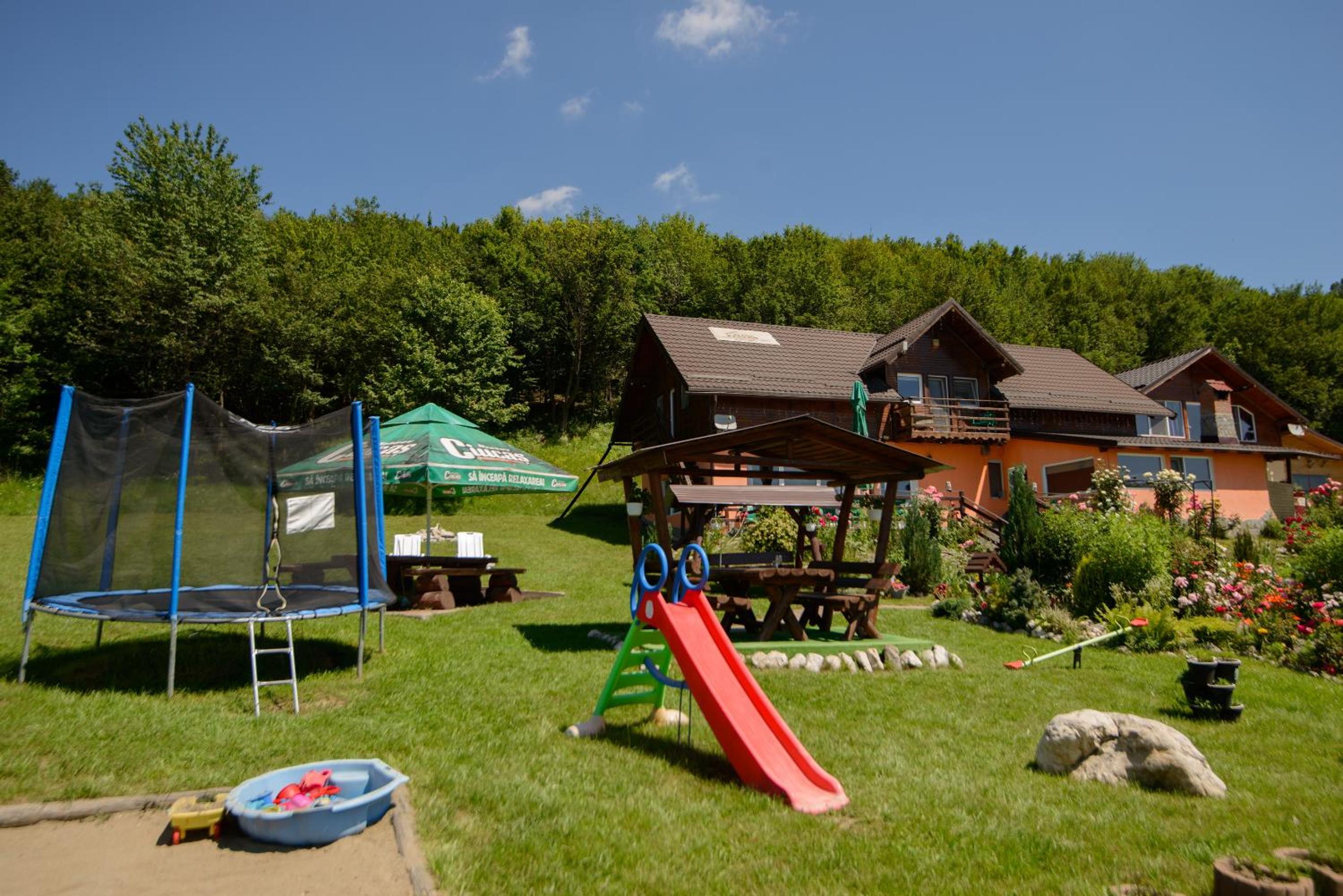 Two-Bedroom Suite with Mountain View - Photo 9