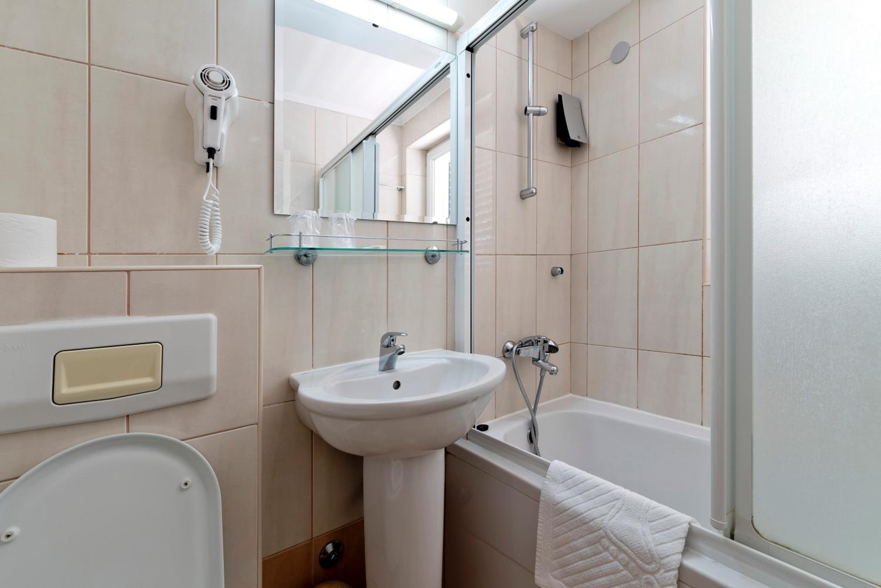 Double or Twin Room with Balcony photo 3