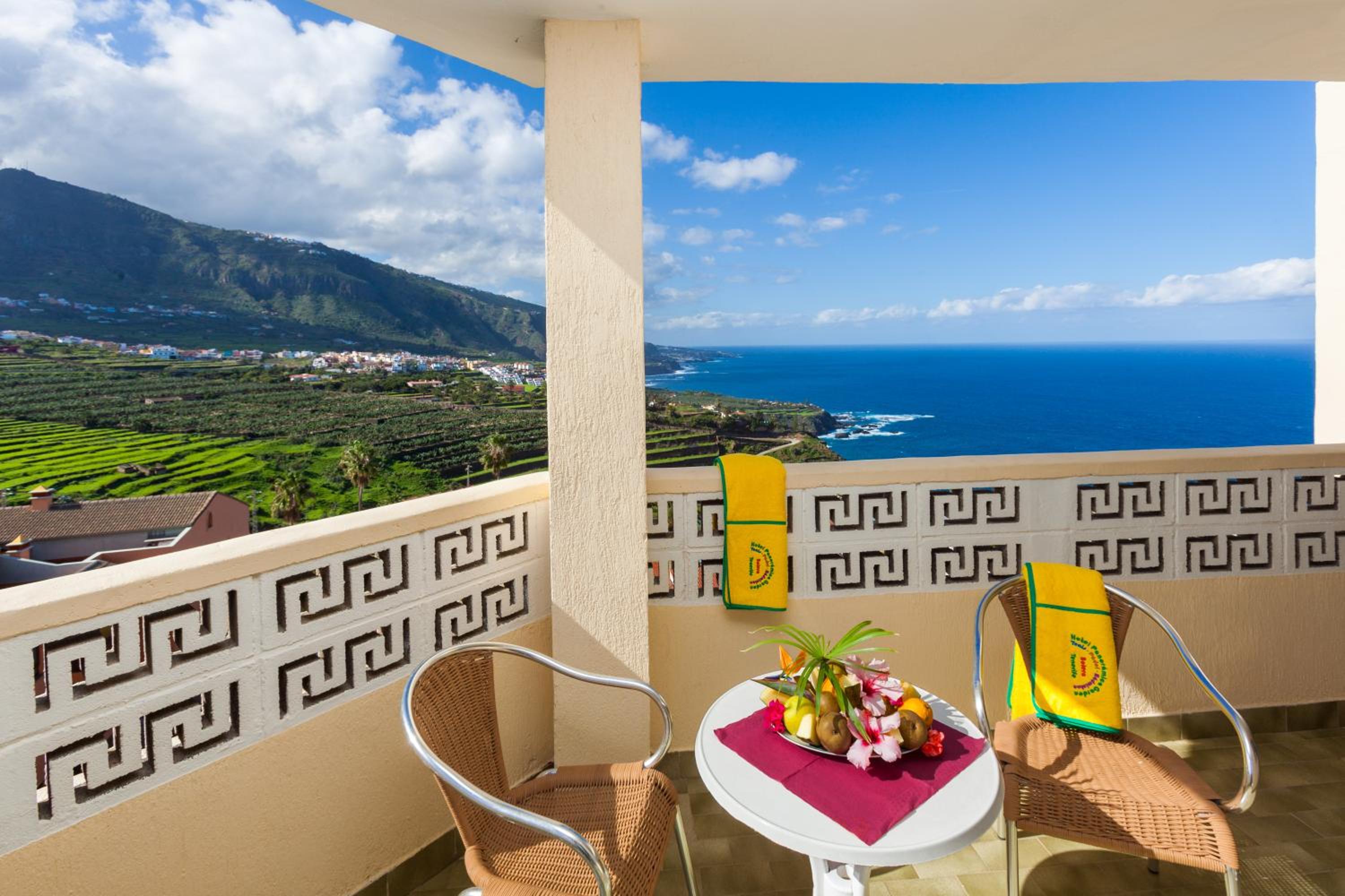 One-Bedroom Apartment with Sea View (2 Adults + 1 Child)