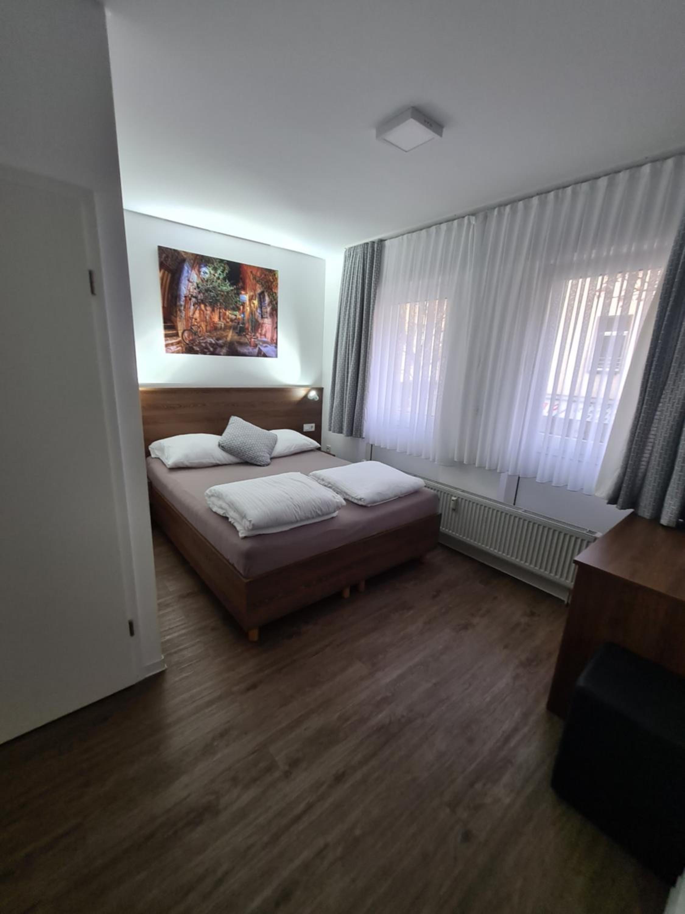 Budget Double Room - Photo 1