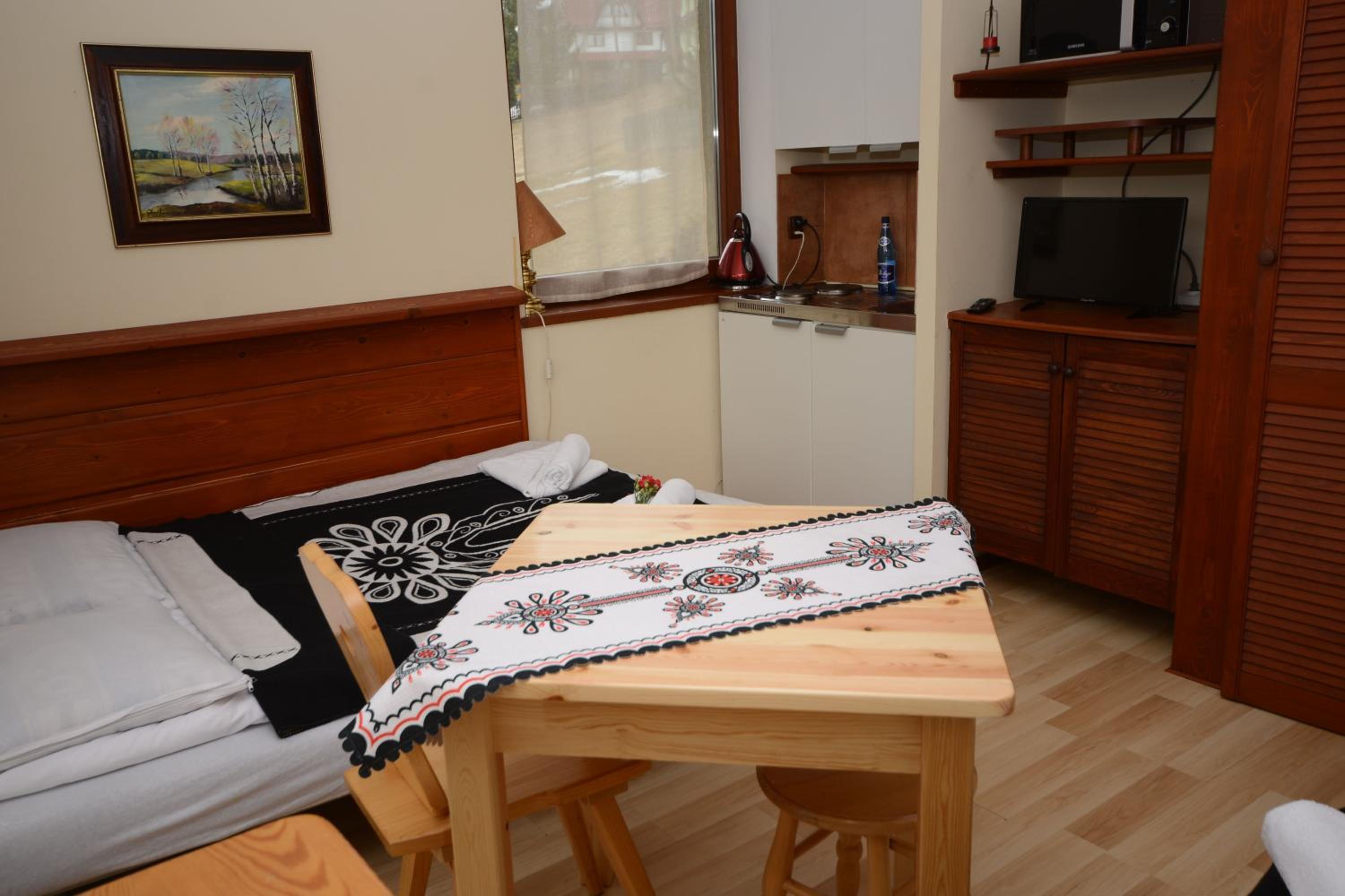 Family Room with Mountain View photo 1