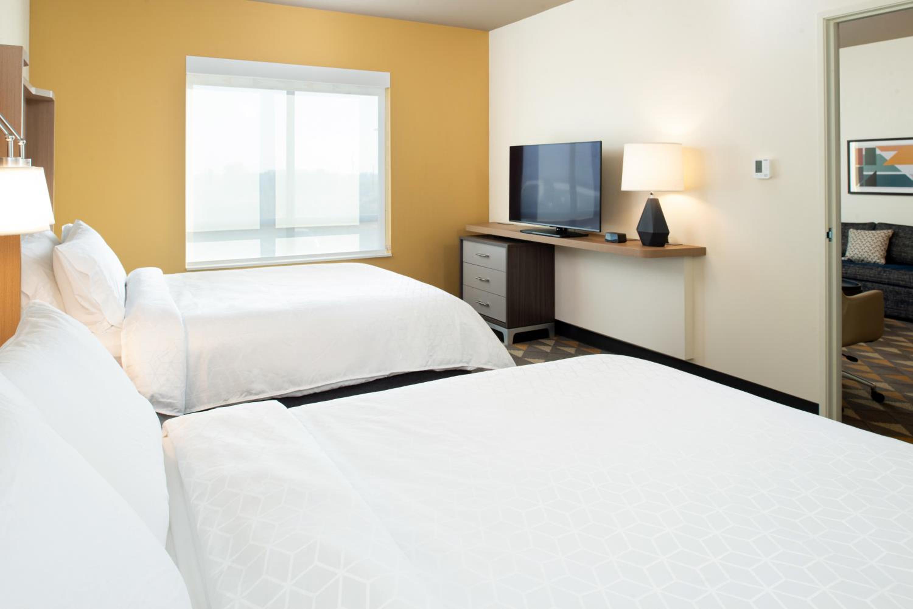 One-Bedroom Queen Suite photo 3