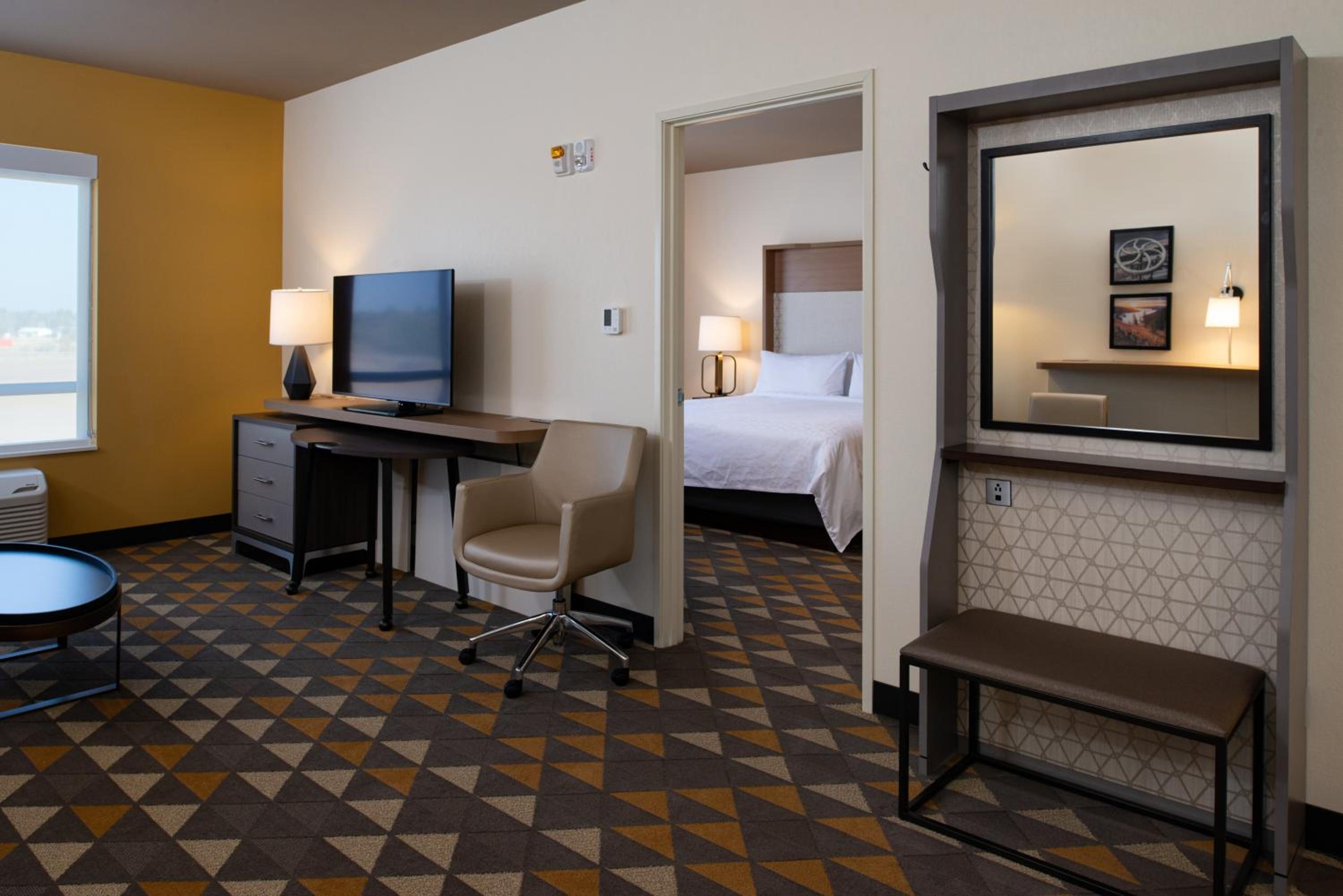 One-Bedroom King Suite - Photo 4