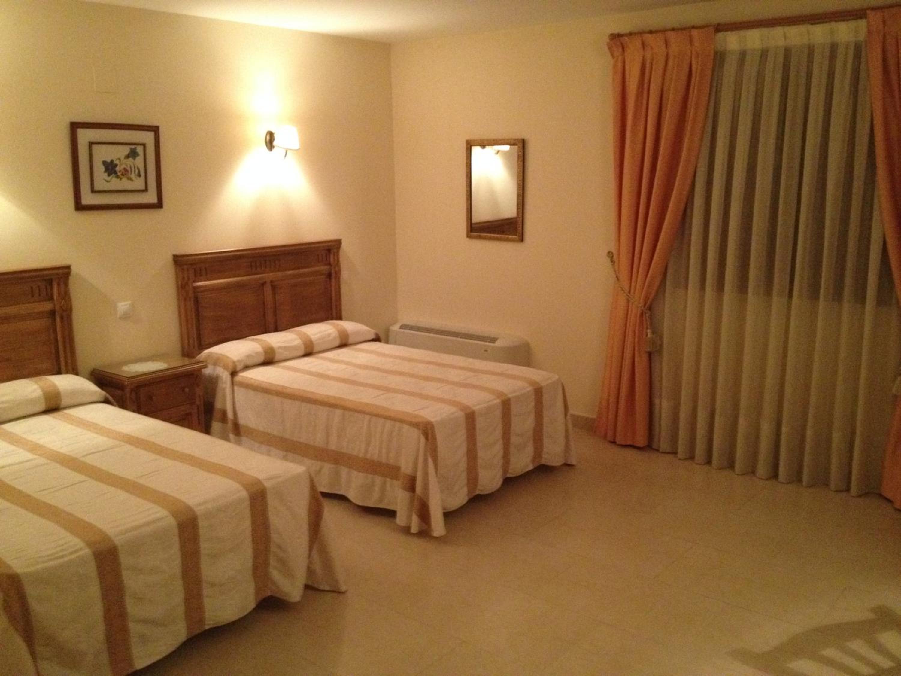 Twin Room - Photo 1
