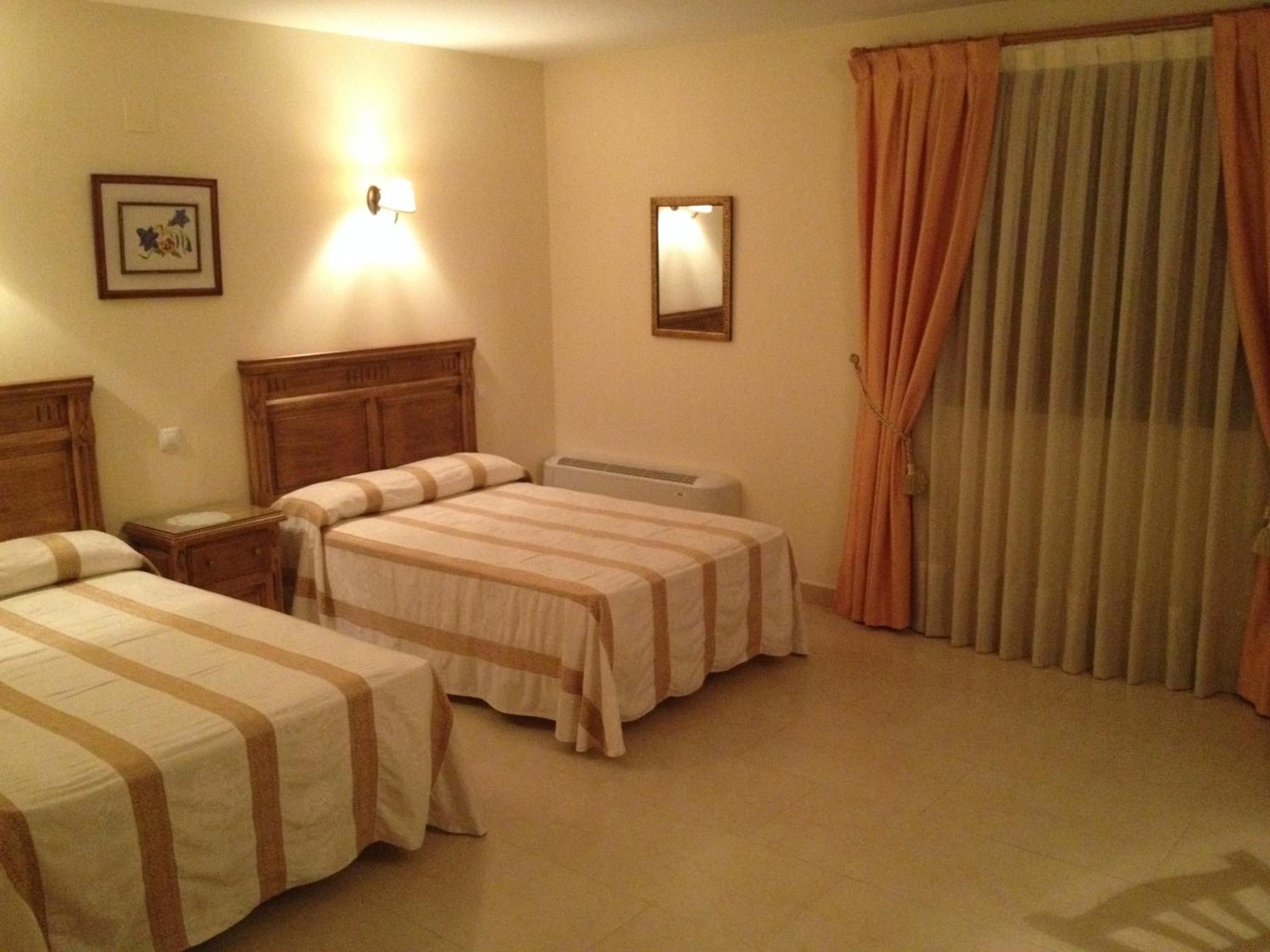 Twin Room - Photo 4