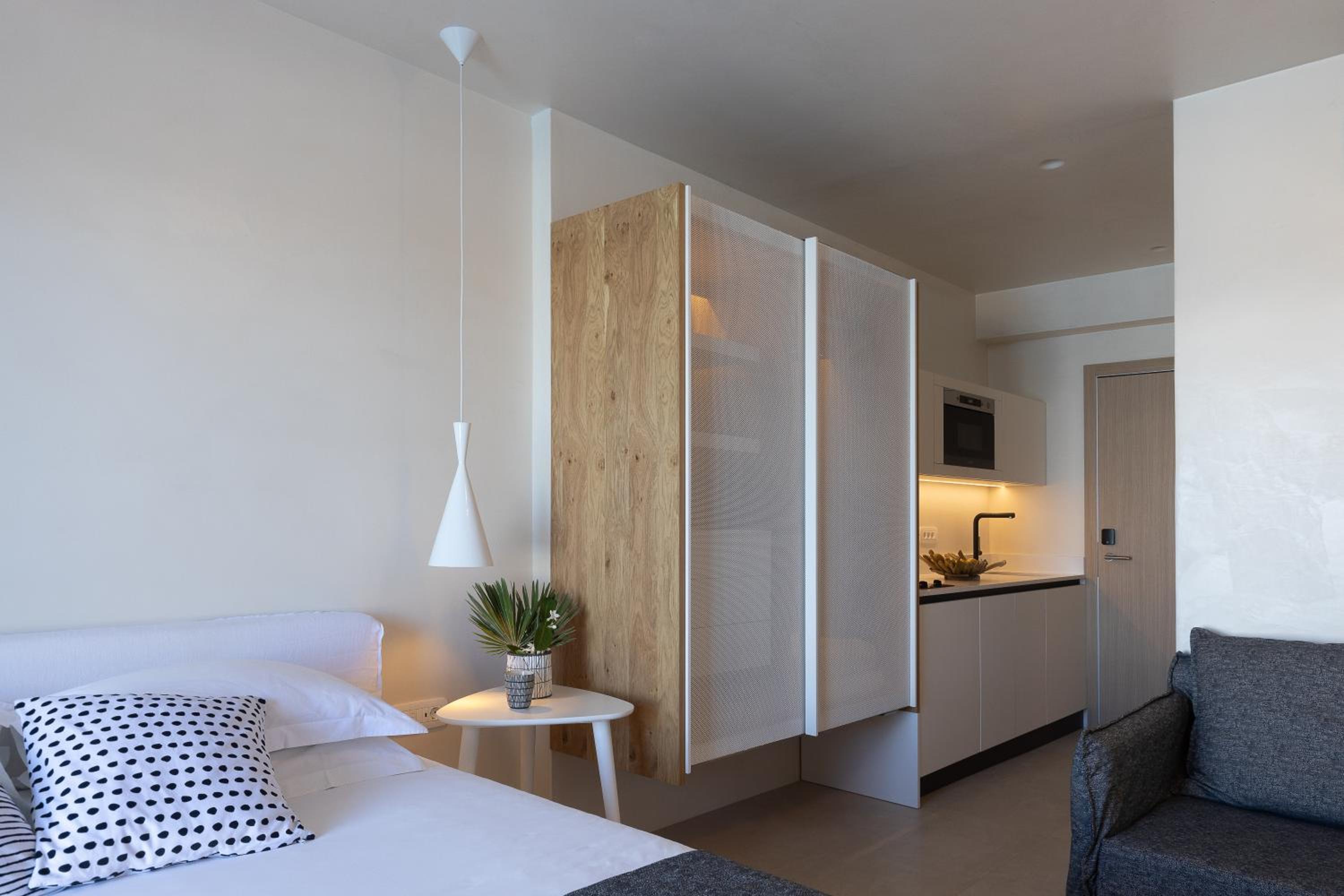 Studio with Sea View (2 Adults) - Photo 6