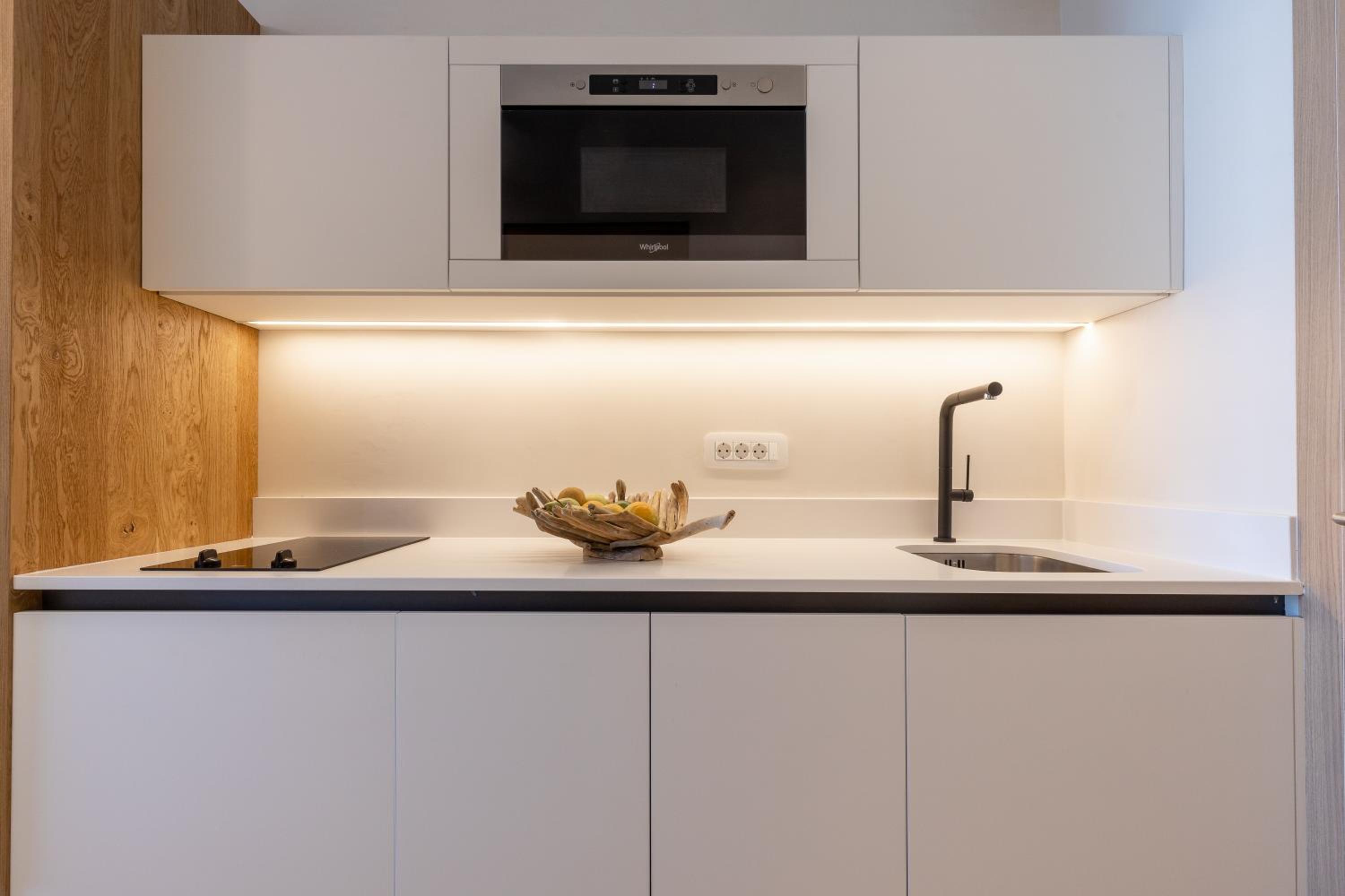 Studio with Sea View (3 Adults) - Photo 4