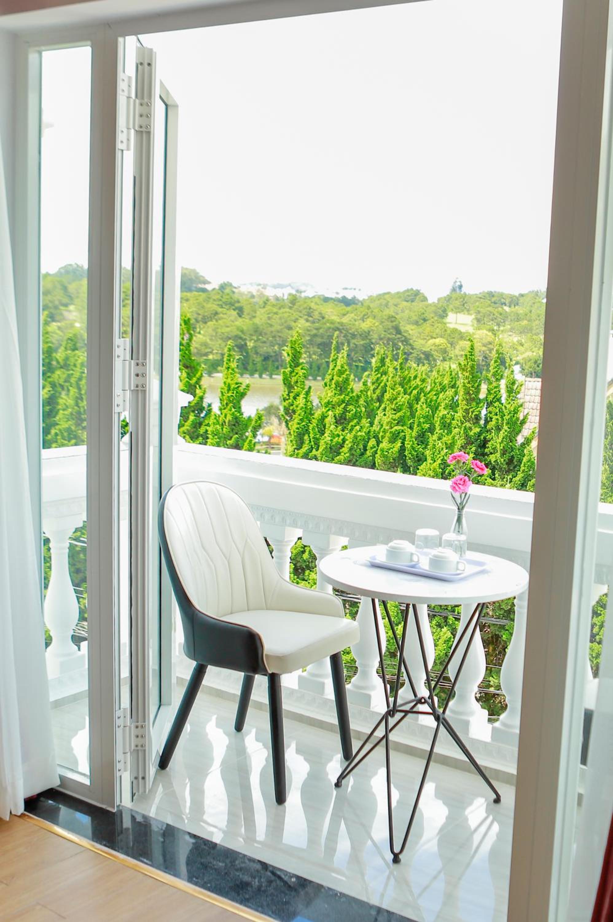 Double Room with Lake View - Photo 19
