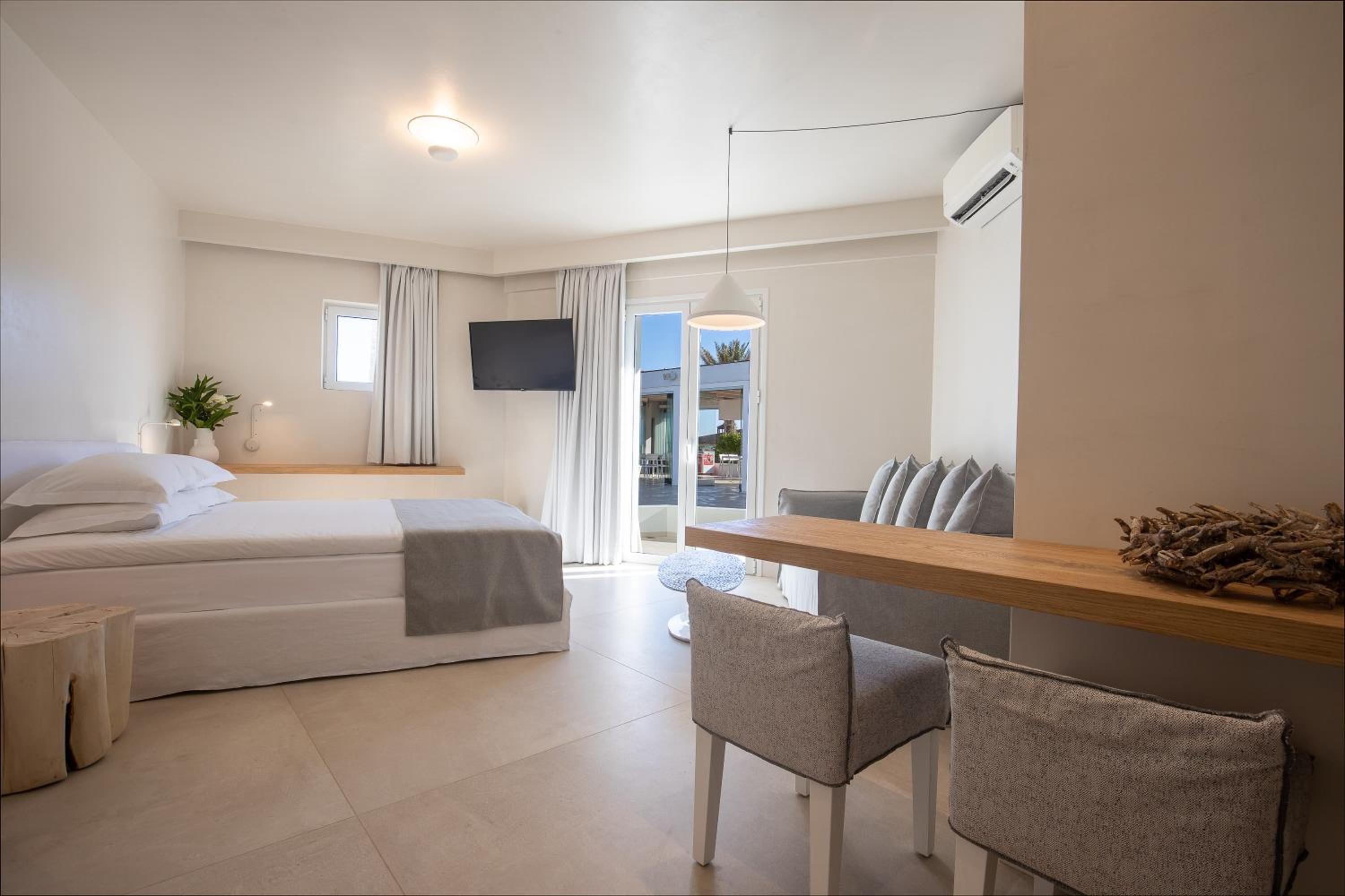 Studio with Sea View (3 Adults) - Photo 2