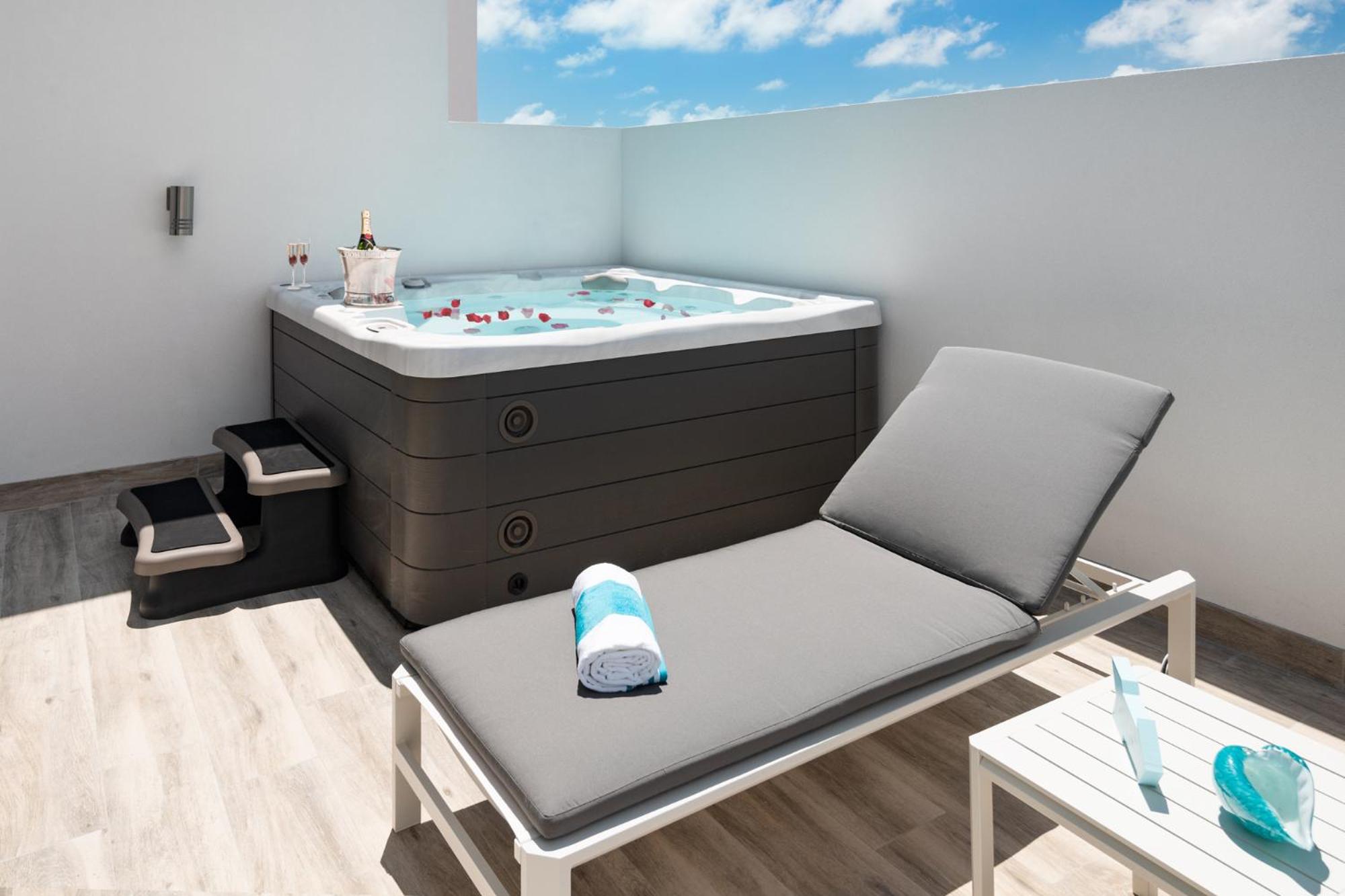 Penthouse Suite with Marina and Ocean View  photo 2