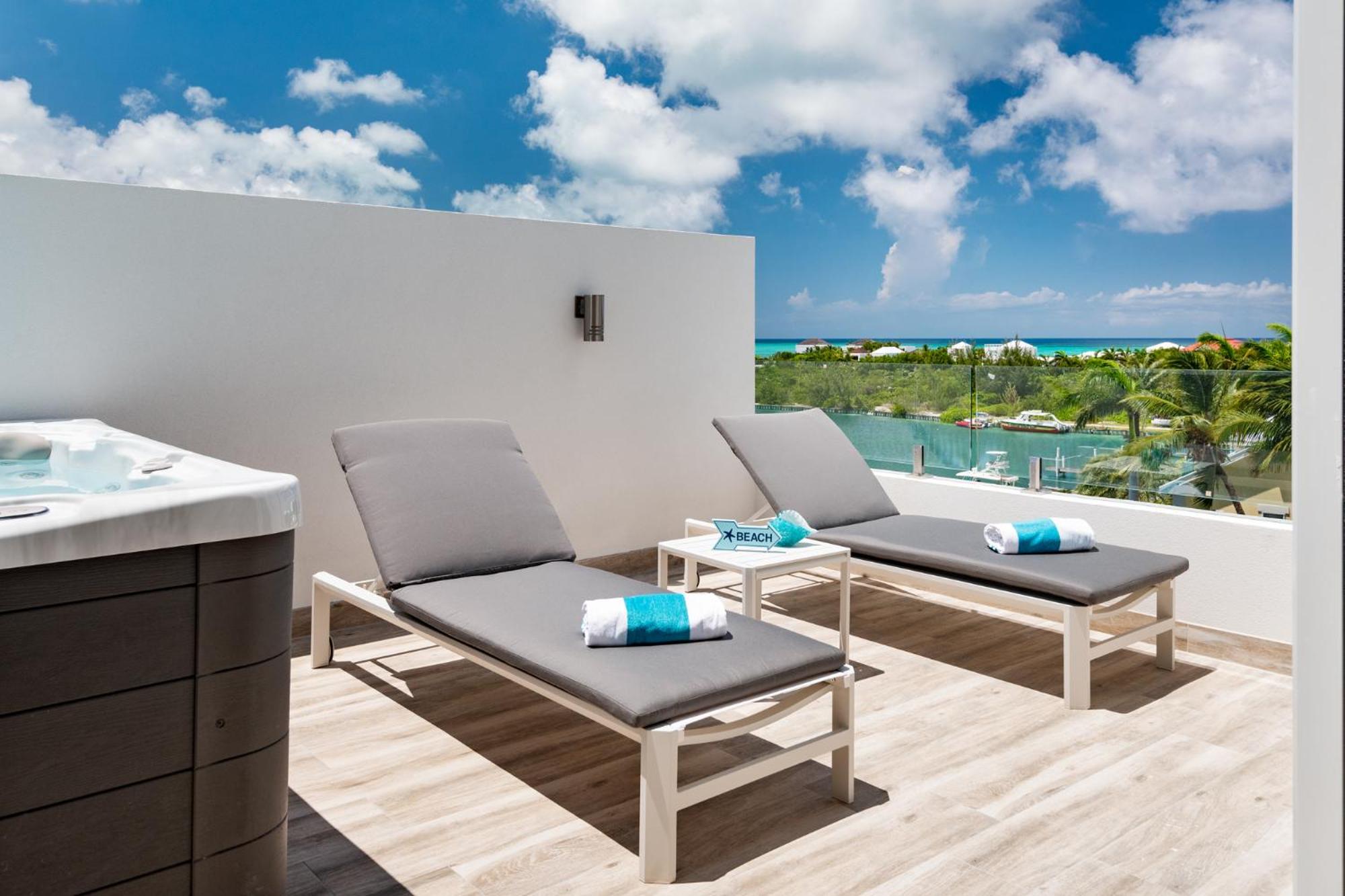 Penthouse Suite with Marina and Ocean View  photo 3