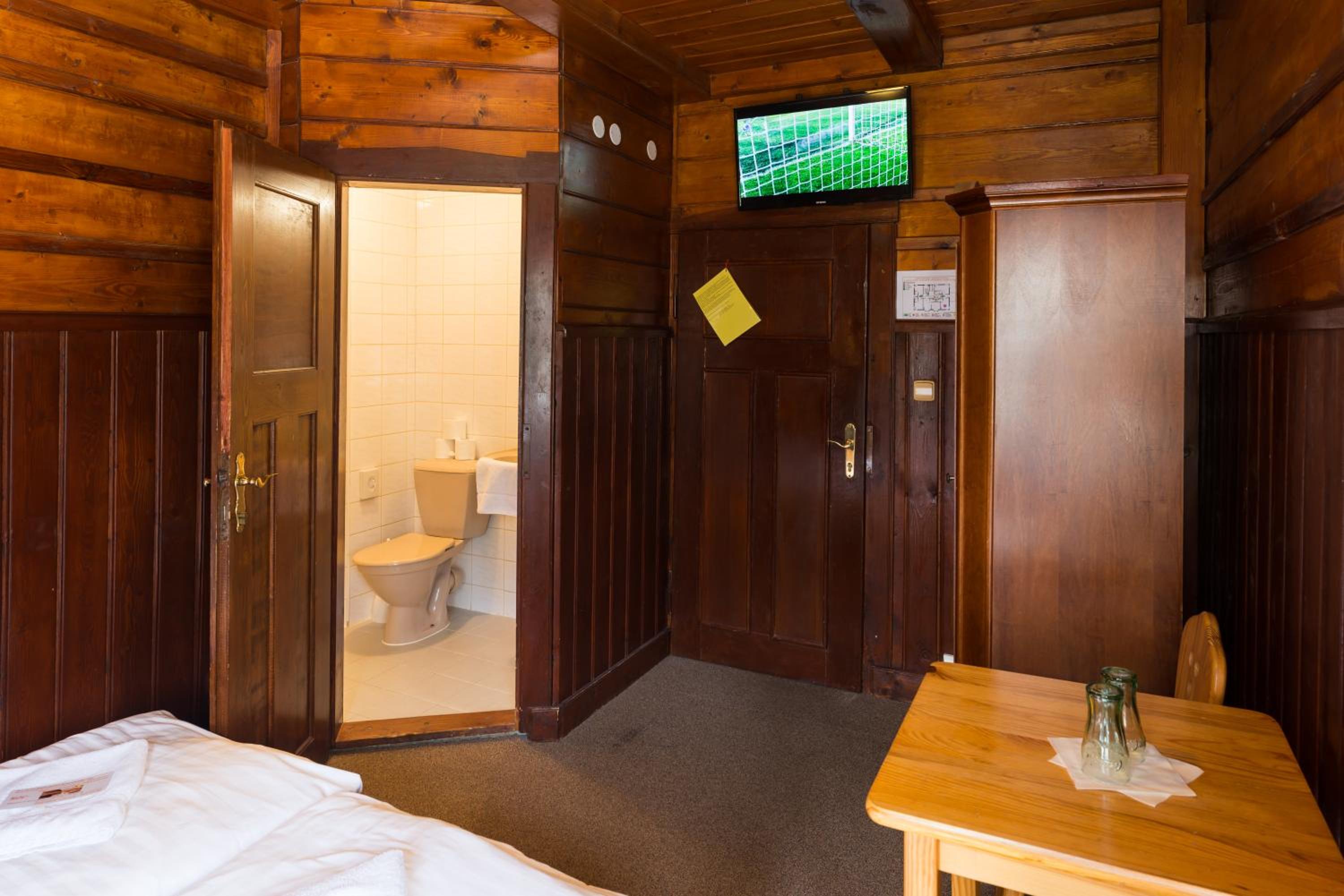 Double Room - Photo 8