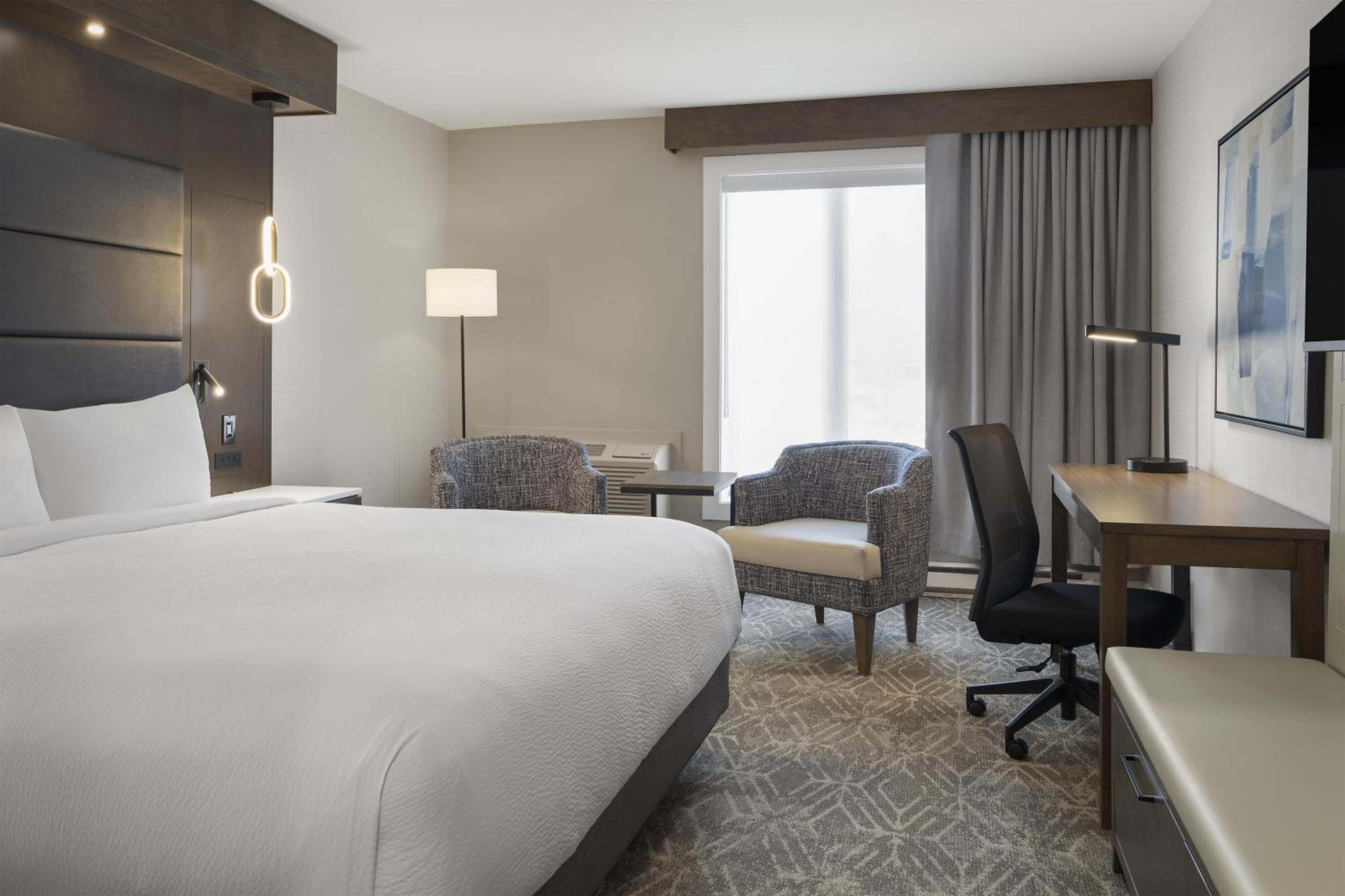 Executive King Room with Rain Shower - Second Floor/Non-Smoking