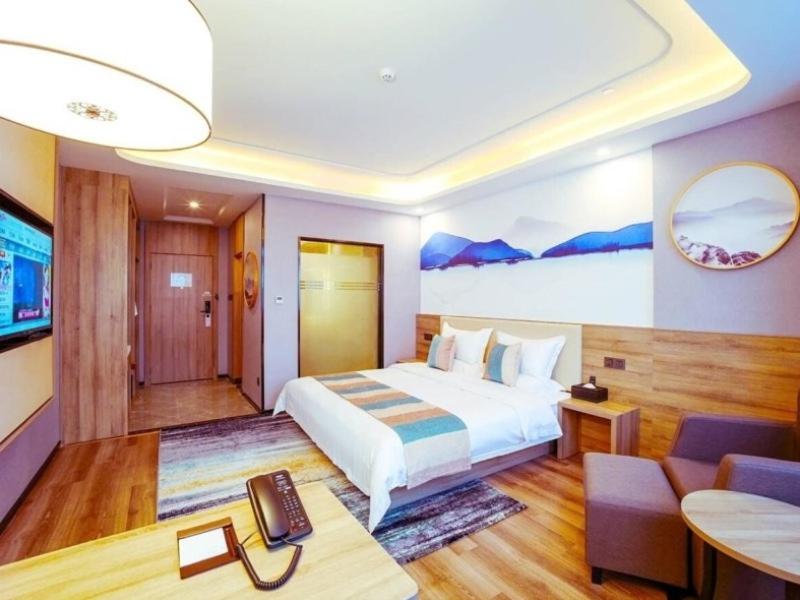 Deluxe King Room photo 1