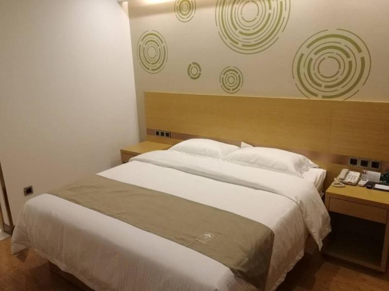 Business Queen Room - Photo 1