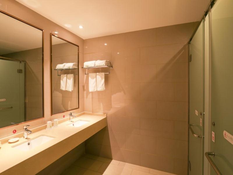 Budget Double Room - Photo 6