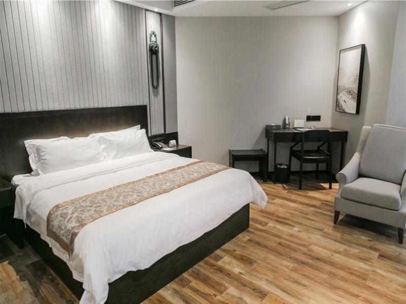 Deluxe Queen Room