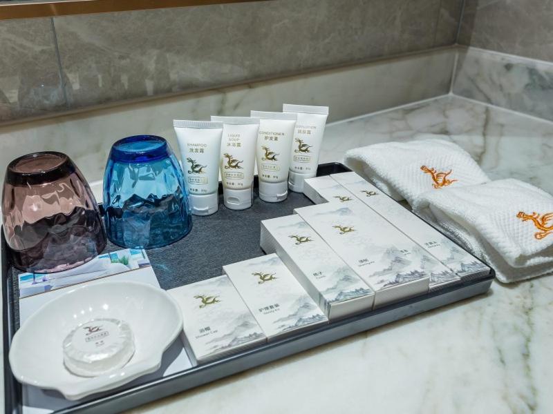 Deluxe Queen Room - Photo 3