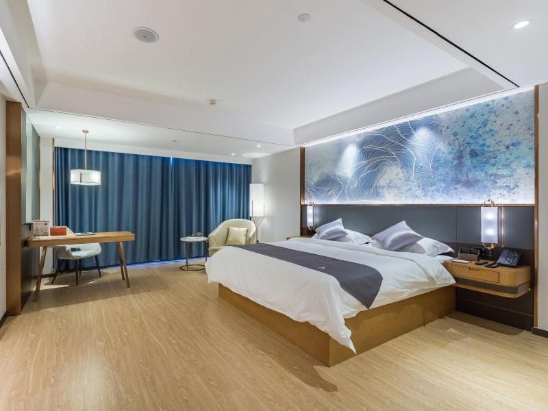 Deluxe Queen Room - Photo 2
