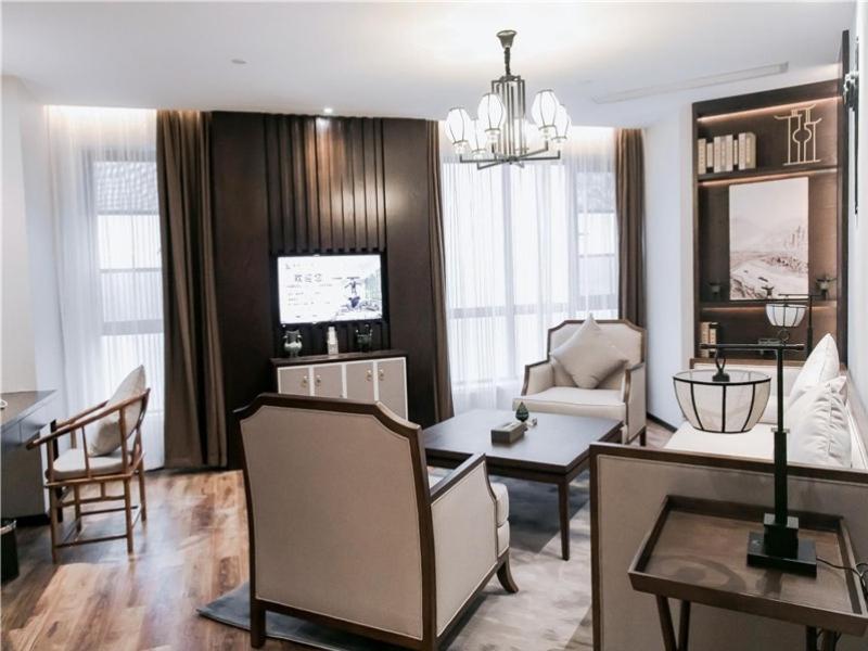 Deluxe Suite - Photo 2