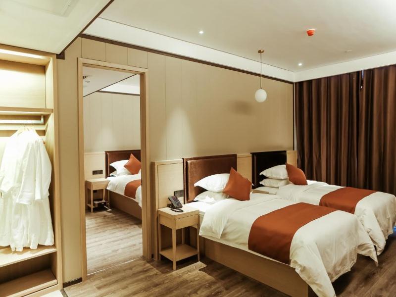 Standard Twin Room - Photo 2