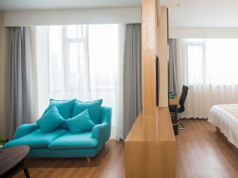 Suite - Photo 5