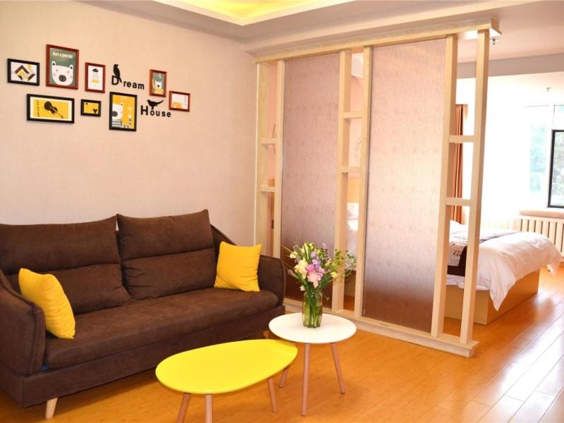 Family Room - Photo 2
