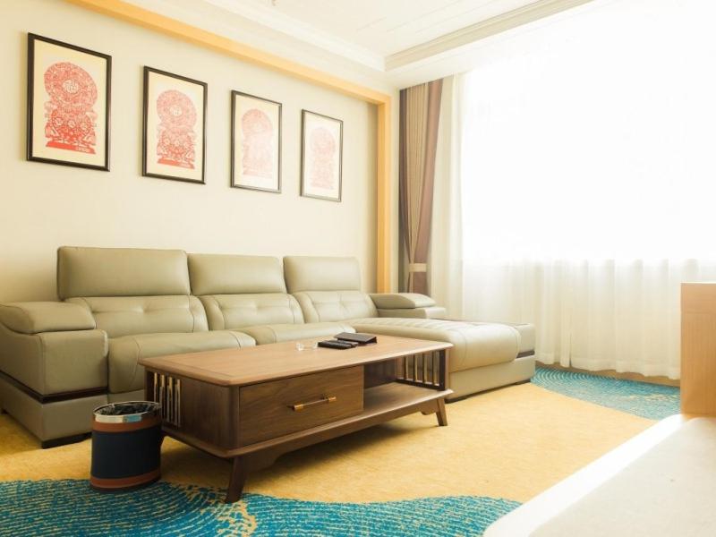 Deluxe Suite - Photo 1