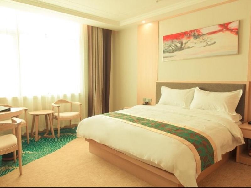Deluxe Queen Room - Photo 2