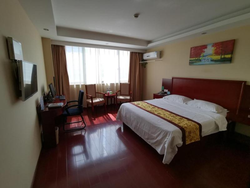 Mainland Chinese Citizens - Deluxe Queen Room photo 1
